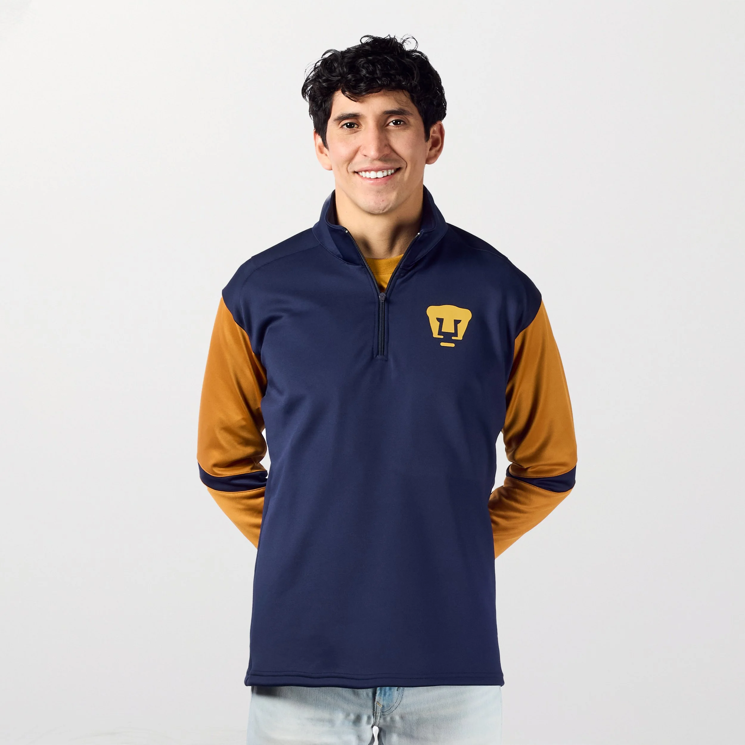 Chamarra azul con mangas oro frente.jpg