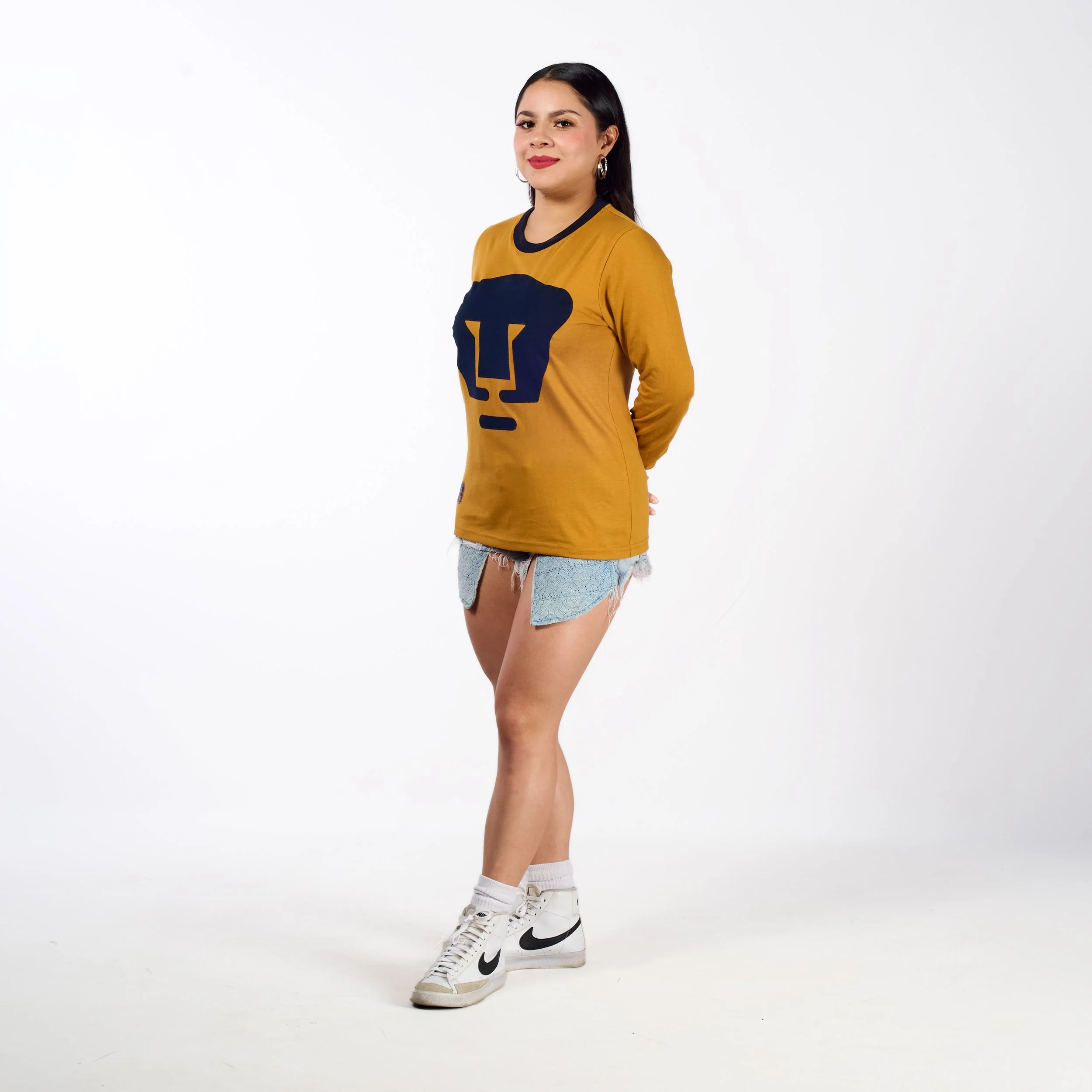 1975-1980 Oro Manga Larga Mujer Perfil Full.jpg