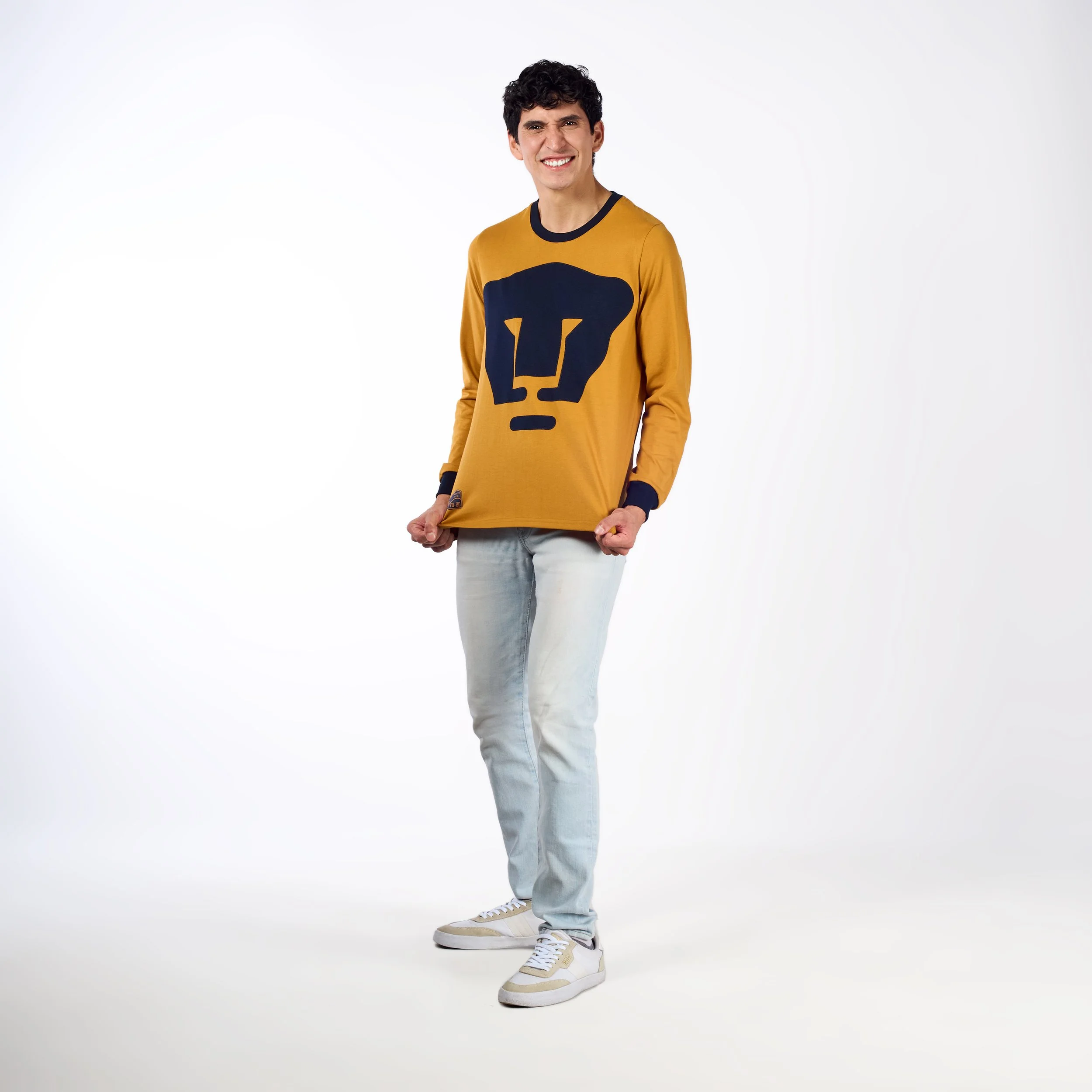 1975-1980 Oro Manga Larga Hombre Perfil Full.jpg