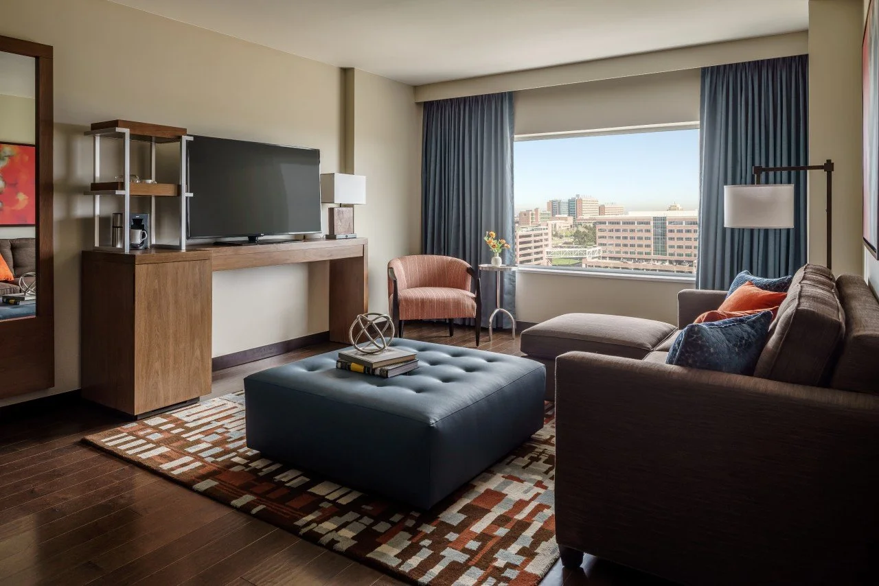 Hyatt-Regency-Aurora-Denver-Conference-Center-P052-Regency-Suite-Living-Room-1280x1280.jpeg