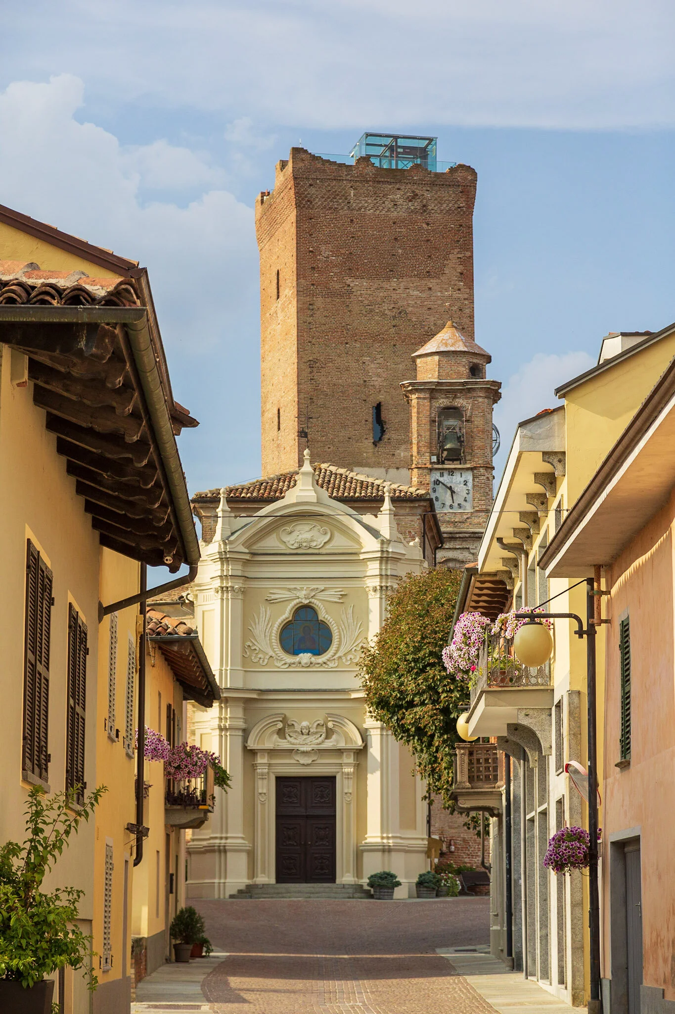 castiglione tinella.jpg