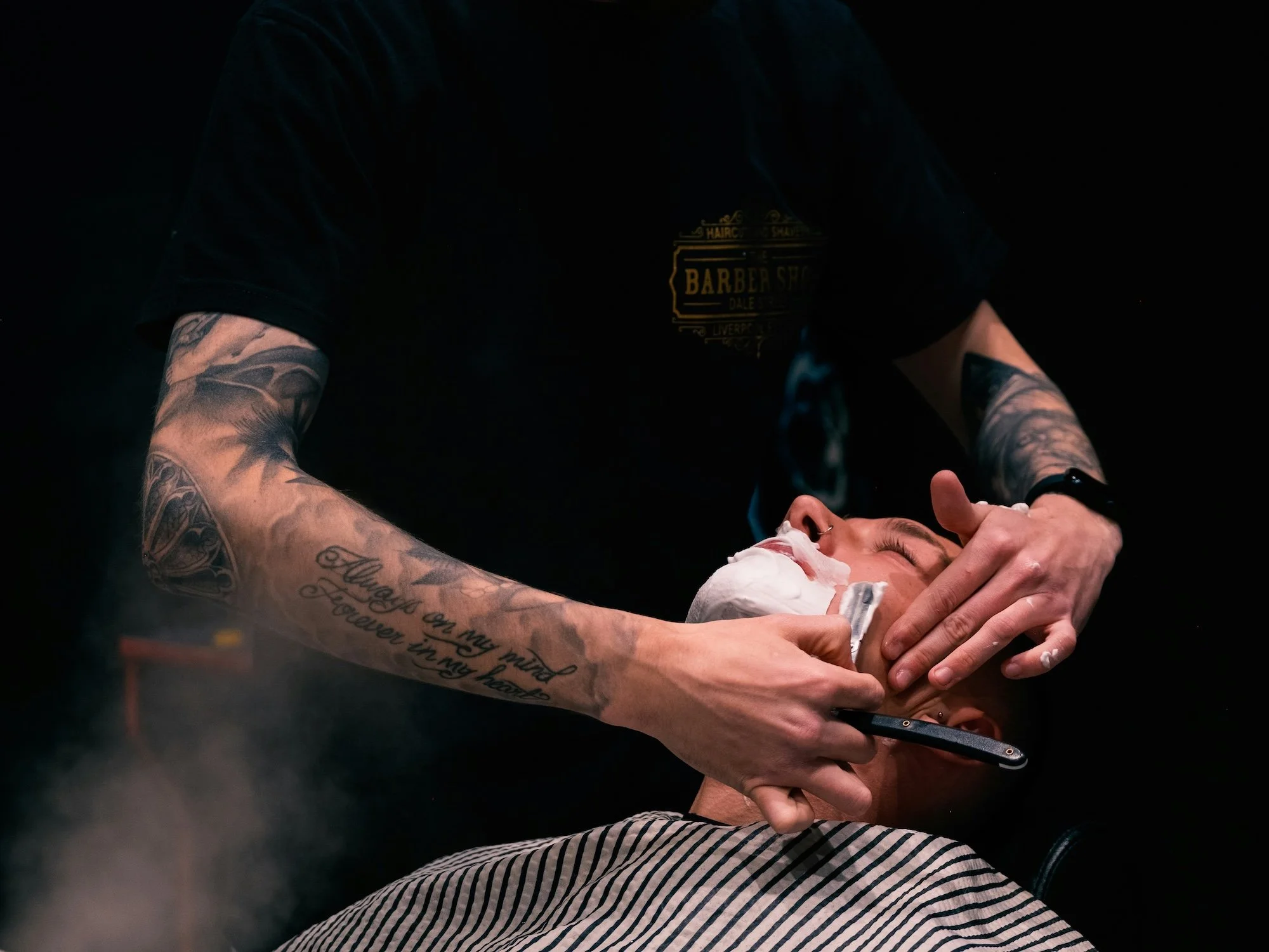 Quelle est la différence entre coiffeur et barbier à Lyon ?