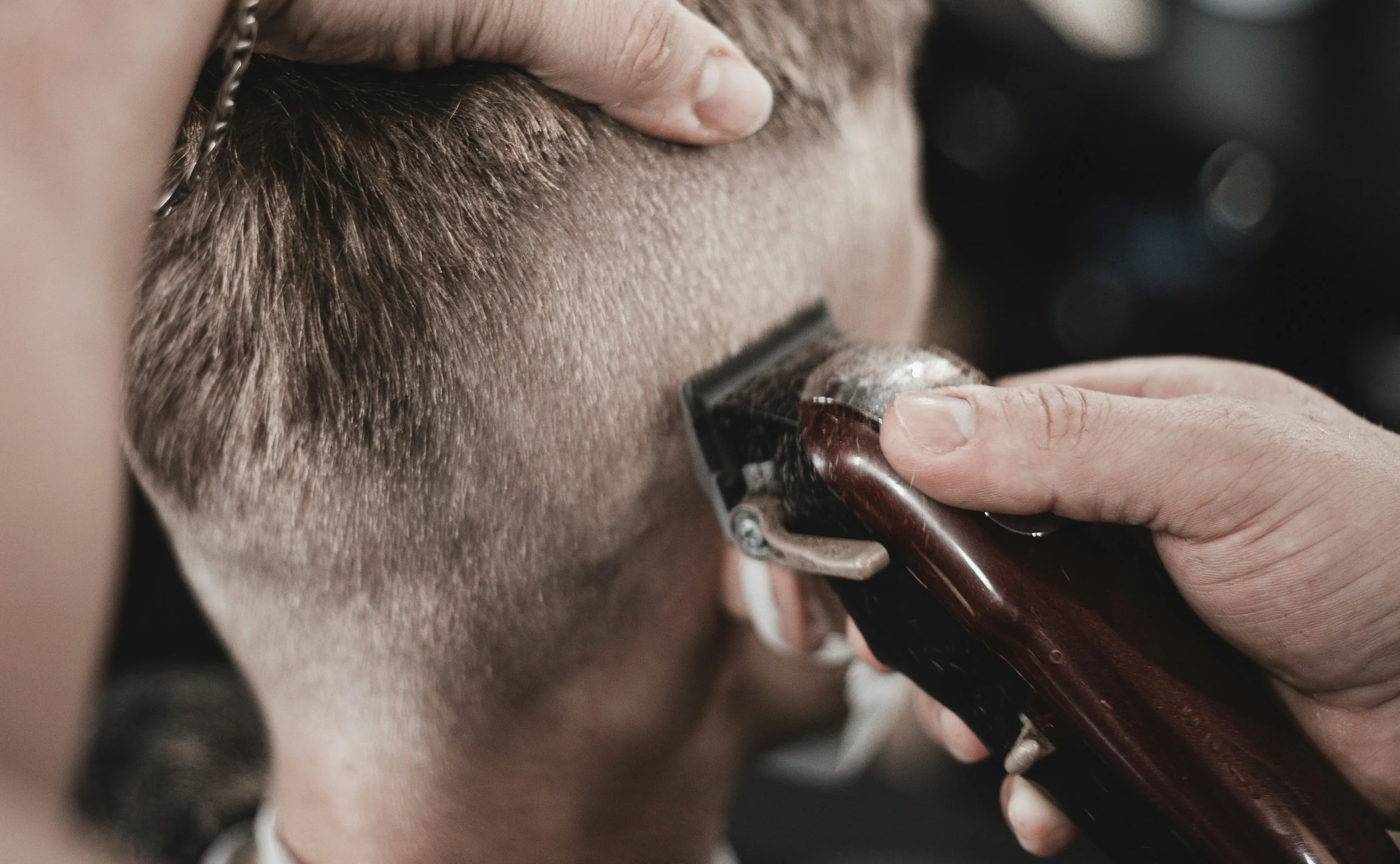 Dégradé, taper, burst fade : quelle coupe homme choisir à Lyon ?