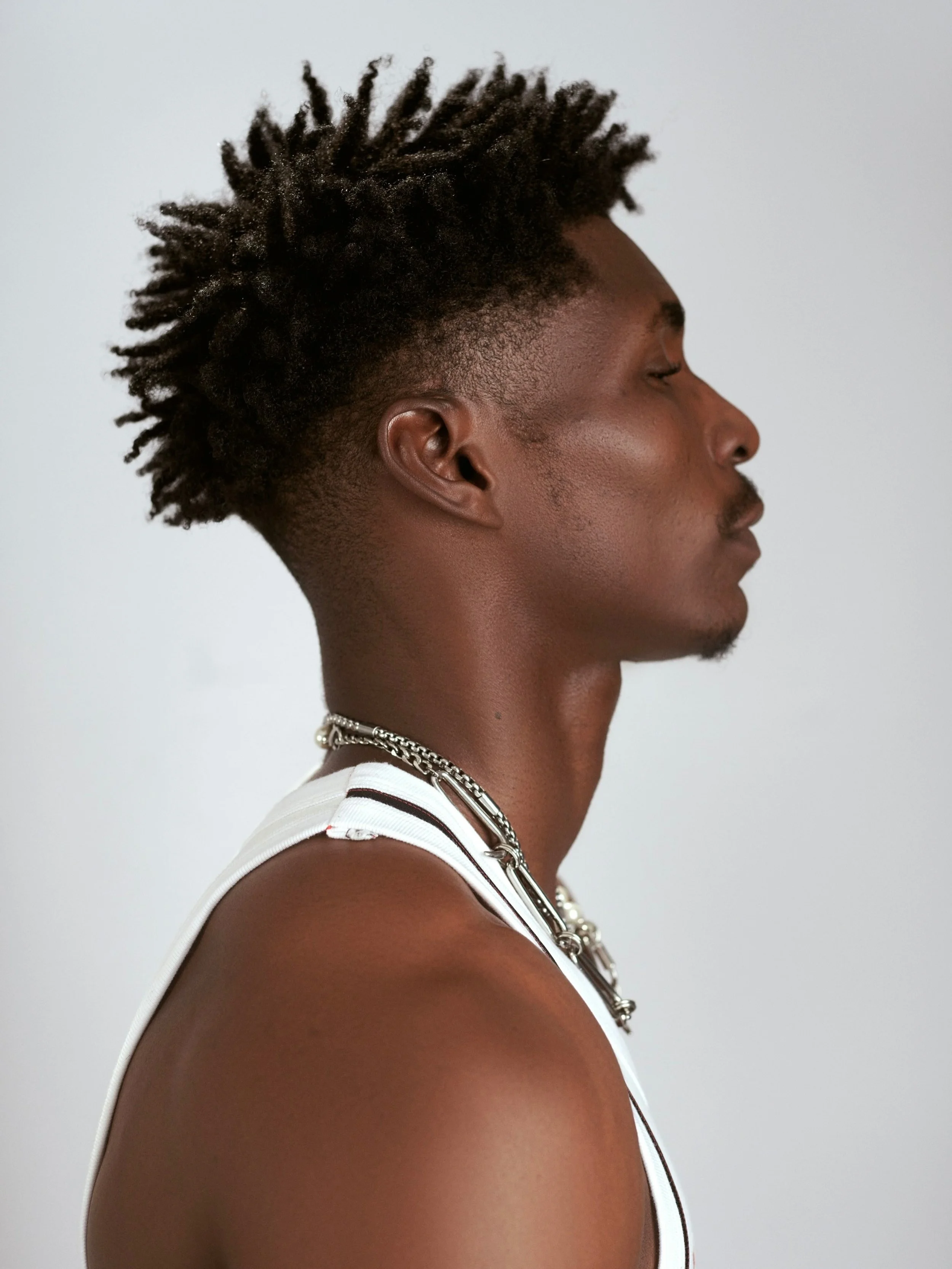 Certains hommes cherchent juste une coupe.

D&rsquo;autres cherchent une attitude.

D&Eacute;SIR&Eacute;. 

#barber #barberlyon #haircut #manstyle