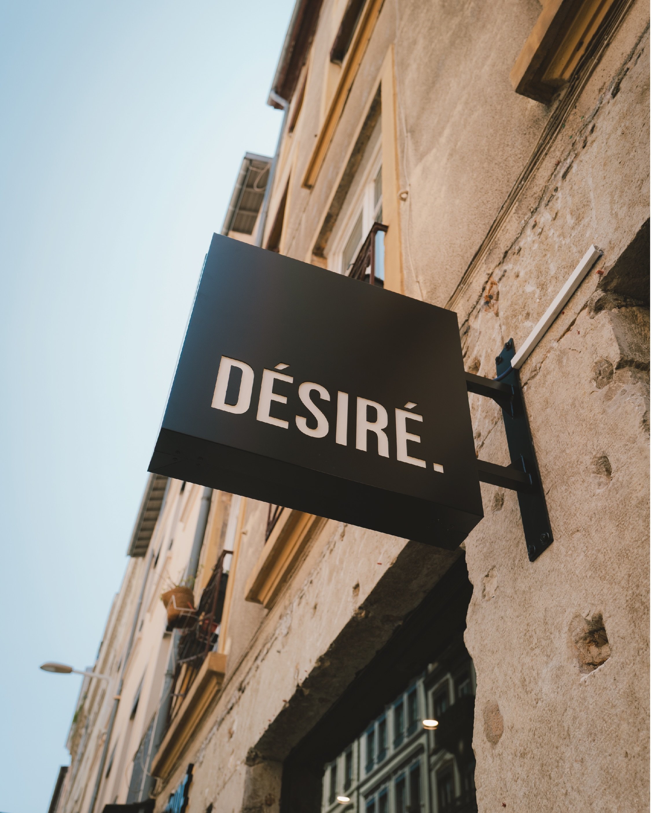 D&Eacute;SIR&Eacute; | Barbershop 
6 rue Pierre Corneille, Lyon 6 

Lundi - vendredi | 10h-20h 
Samedi | 10h-19h 

#barbershop #lyon6 #coiffeur #conceptstorelyon #desirebarbershop