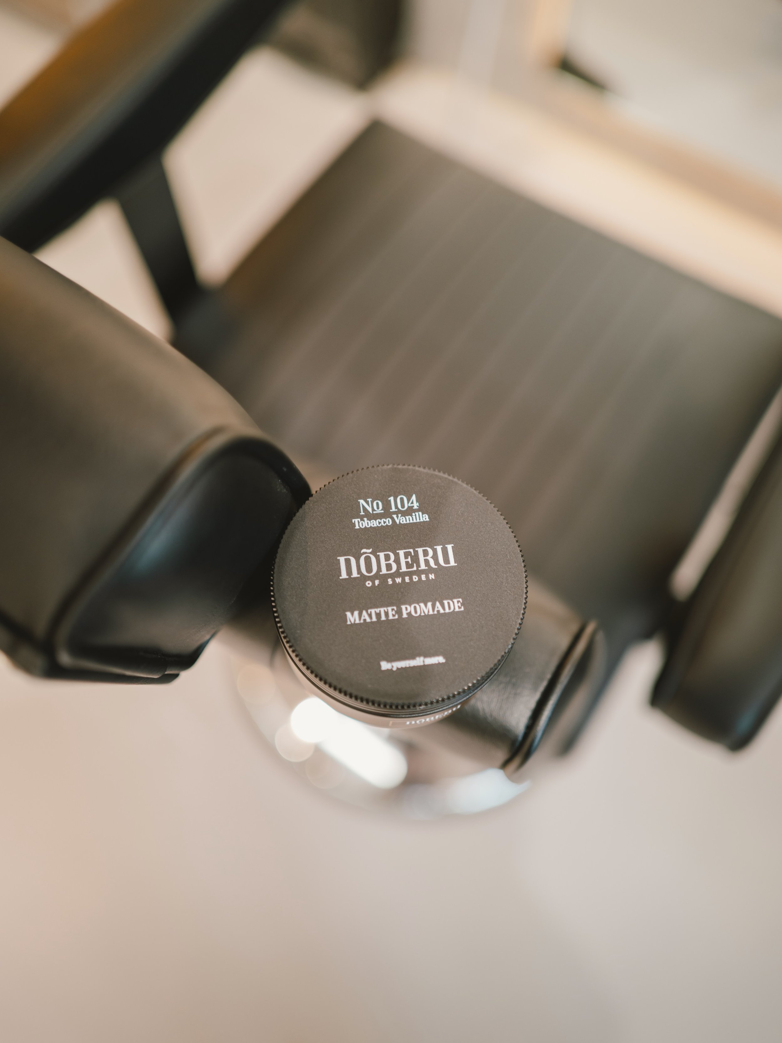 Le secret d&rsquo;un coiffage d&rsquo;exception💈🔥

Nos barbers utilisent la Matte Pomade N*104 (Tobacco Vanilla) de chez @noberustockholm pour un fini mat naturel et une fixation impeccable tout au long de la journ&eacute;e. 

Dispo au salon ! Dema
