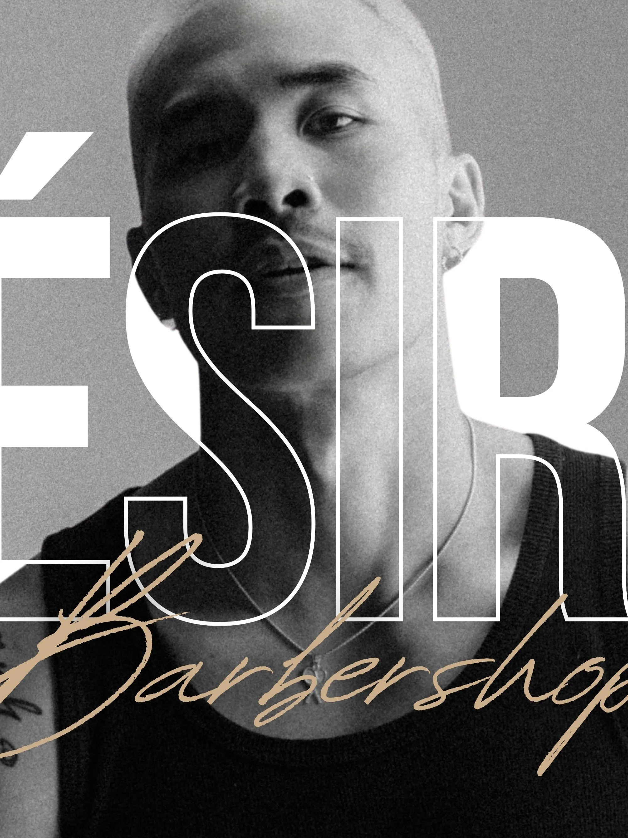 Portrait en noir et blanc d'une jeune personne avec tatouage sur l'épaule, portant un t-shirt noir et une chaîne, avec des textes superposés "ESIR" et "Darbershop" en surimpression.