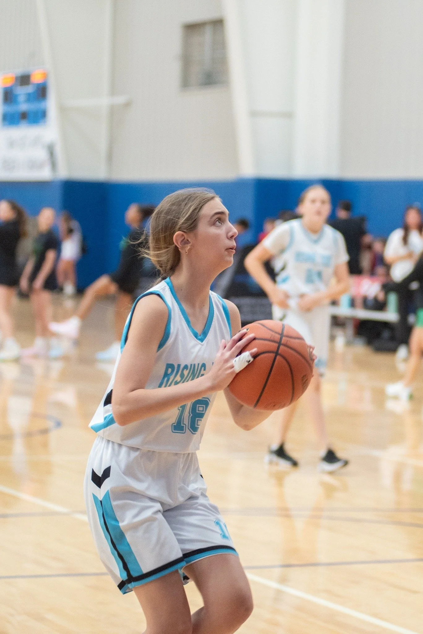 Happy Birthday to Rising Tide 7th Grader, #18, Annie Benton. What better way to celebrate than spending your birthday on the basketball court with your teammates! We hope your day is filled with lots of smiles, fun, wins, and great memories! 🎂🌊🏀