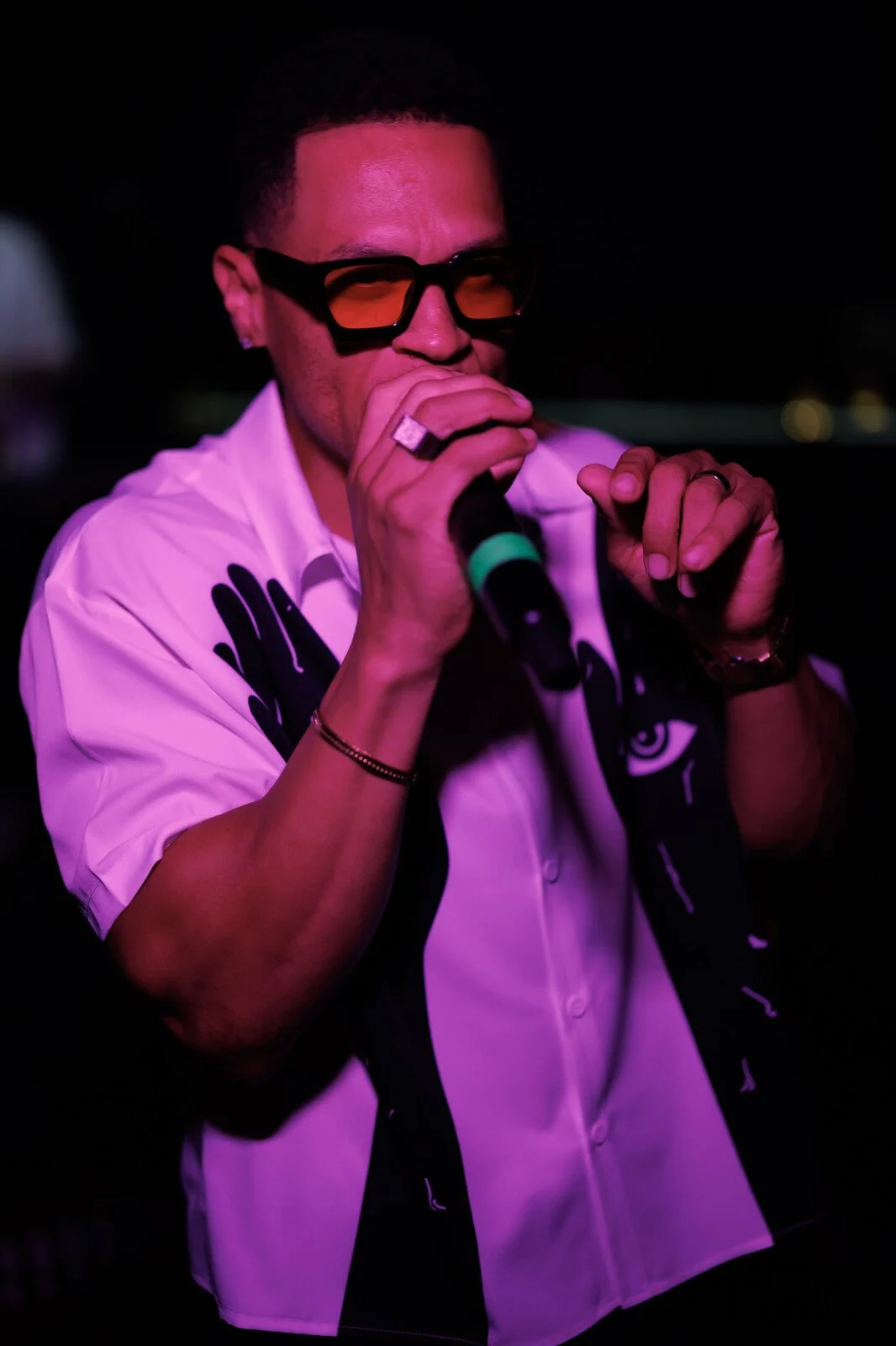 KENTRÁL performing NOBODY live at Martini Lounge in Chicago