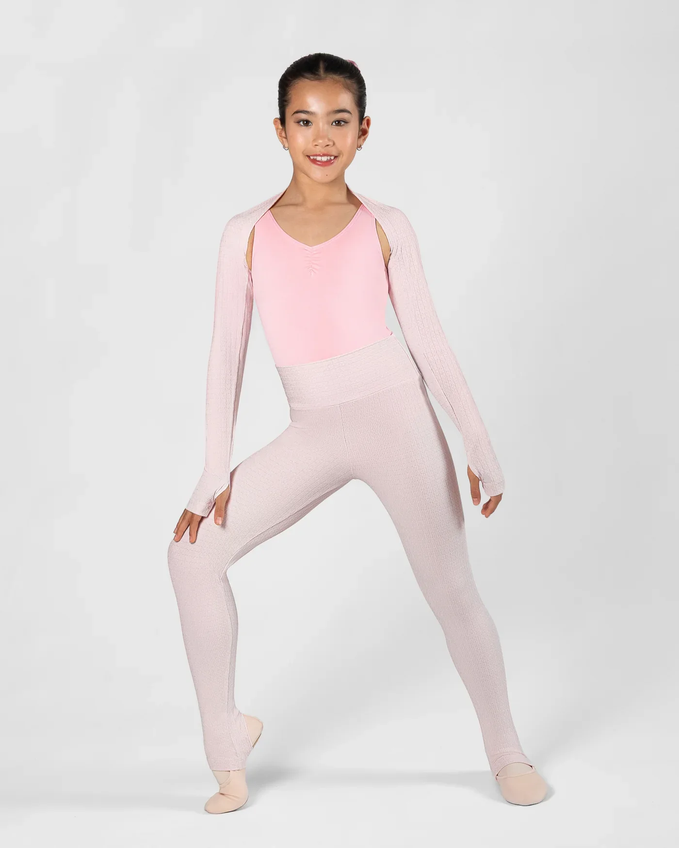 Child Shrug pink model 3.webp