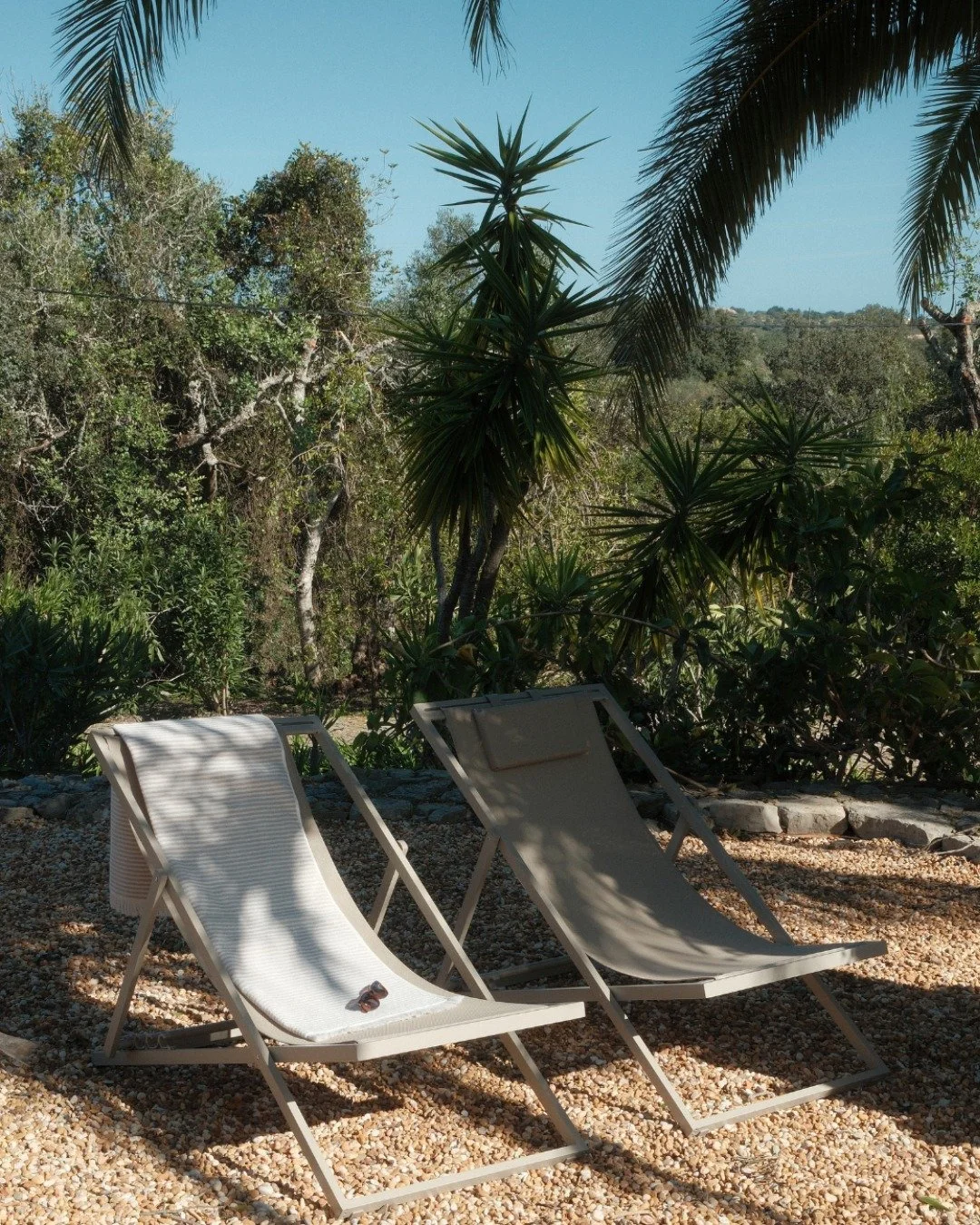 Sunny garden moments at Fora.

Surrounded by palms and greenery, it&rsquo;s the perfect place to pause - let the children rest or play nearby while you settle into a good book.

#ForaStays #FamilyFriendlyDesign #DesignLedStays #FamilyTravelInspiratio