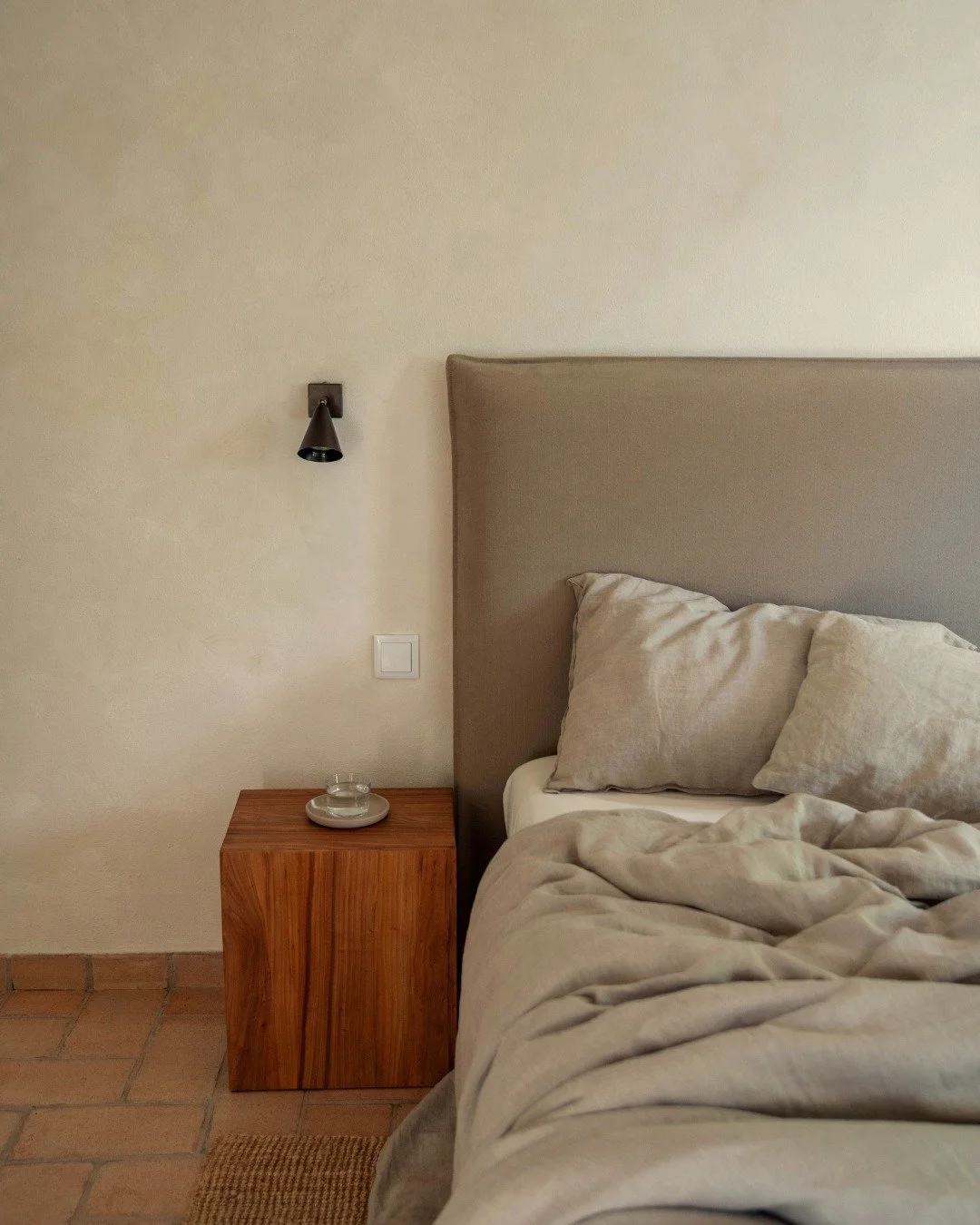 Serra sleeps up to two adults, two children and a baby.

With a peaceful separate bedroom (and space for a cot or rollaway) plus a cosy sofa bed if needed, it&rsquo;s designed to flex easily around family life.

Calm, considered, and quietly comforta