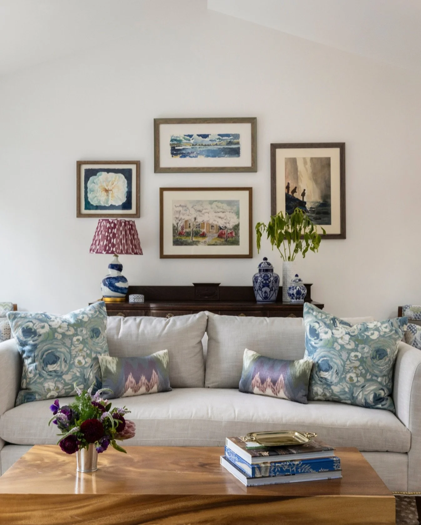 Balance doesn&rsquo;t have to mean boring or perfectly matched, y&rsquo;all.

This space works because it&rsquo;s layered just right: a calm neutral base, a few repeat colors (hello blues 👋), and a mix of tailored pieces with collected, lived-in det