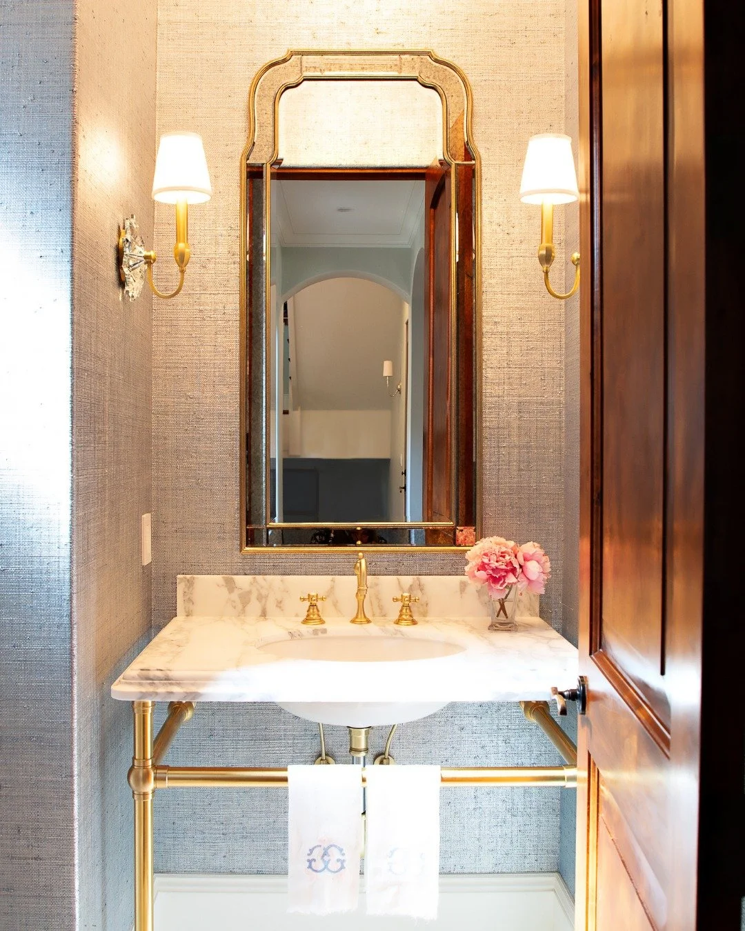 A little glam, a little charm, and just enough polish to make guests linger longer than planned. Small space, big moment. 💙

#alygaydesign #bathroomdesign #powderroomperfection #detailsmatter #classicwithatwist