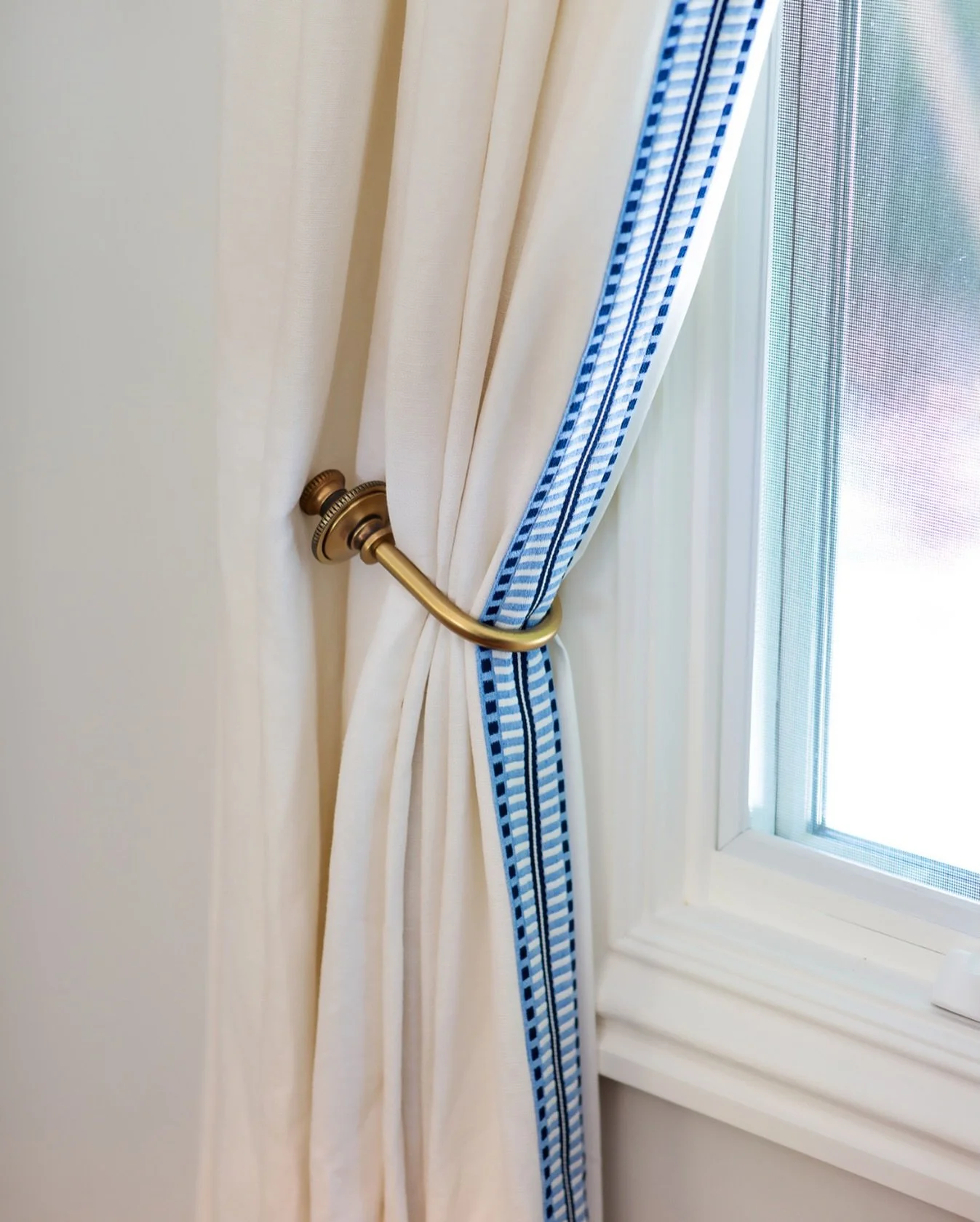 It&rsquo;s always the little things, y&rsquo;all.

Have you ever noticed how something as simple as curtain hardware can completely change the feel of a room?

These details aren&rsquo;t afterthoughts in our process. From the finish to the shape to h