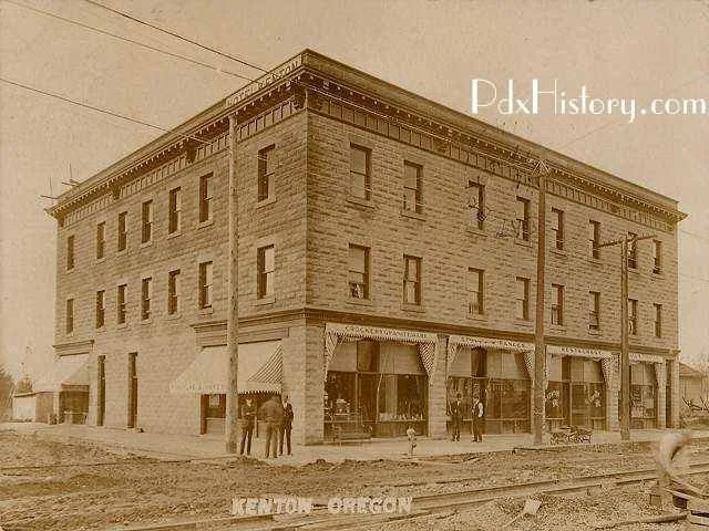 Old sepia photo of Kenton Hotel from early 1900s.