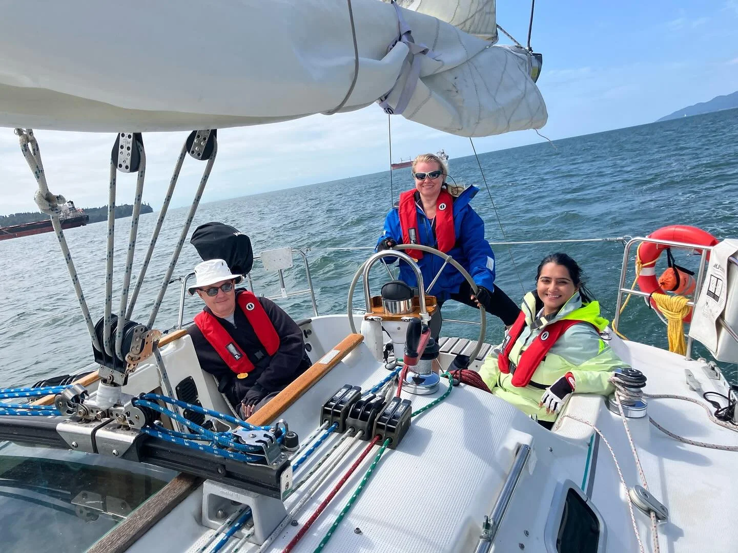 Blue skies happy crew and a humpback saying hello 👋