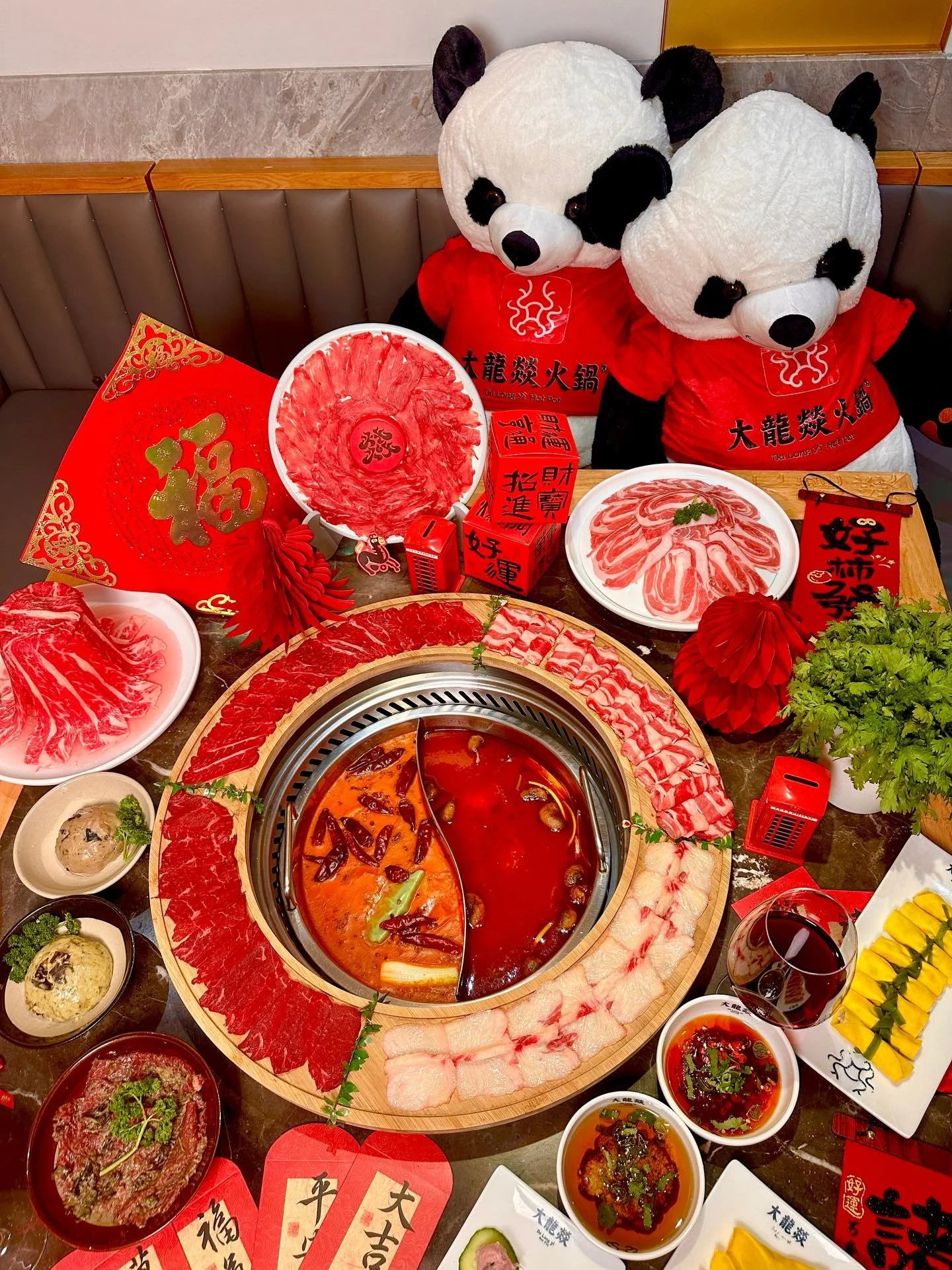 The most &ldquo;red&rdquo; New Year&rsquo;s Eve feast. 🧧🔥

Red broth bubbling,
spice rising,
and plates of meat stacked high. 🥩🌶️

At Dalongyi Hot Pot,
New Year&rsquo;s Eve is bold, fiery,
and full of flavour.

Because nothing says prosperity
lik