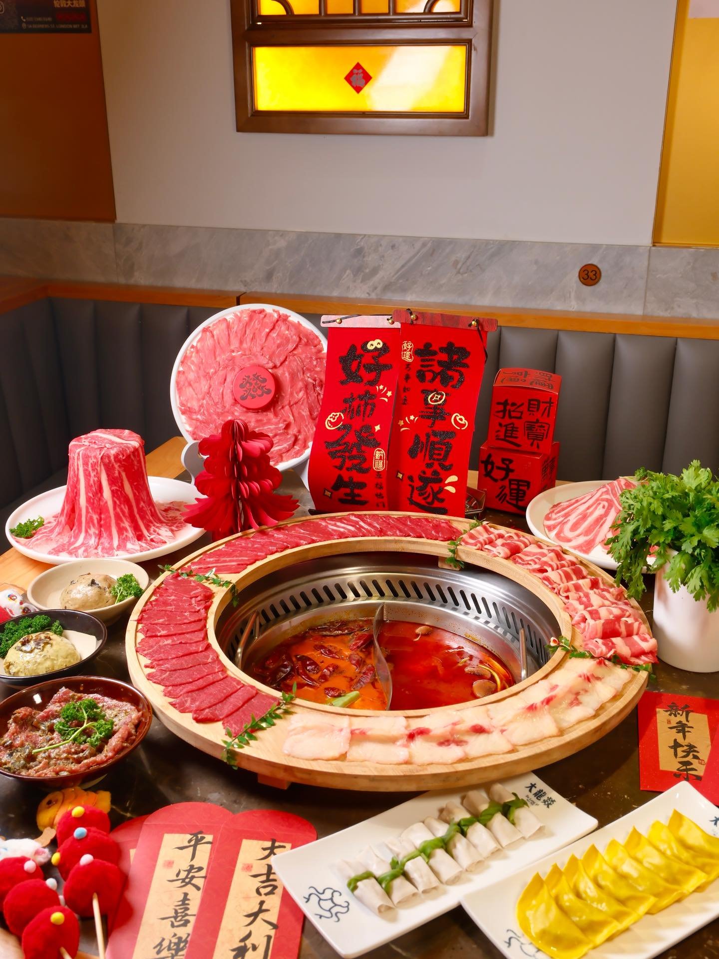 Tomorrow is the Lantern Festival! 🏮🧧

Time to gather the family,
text the group chat,
and get that hot pot bubbling. 🍲🔥

Dip, cook, laugh, repeat.

End the New Year the spicy way
at Dalongyi Hot Pot 🌶️✨

📍5a Berners St, London W1T 3LA

 #meatlo