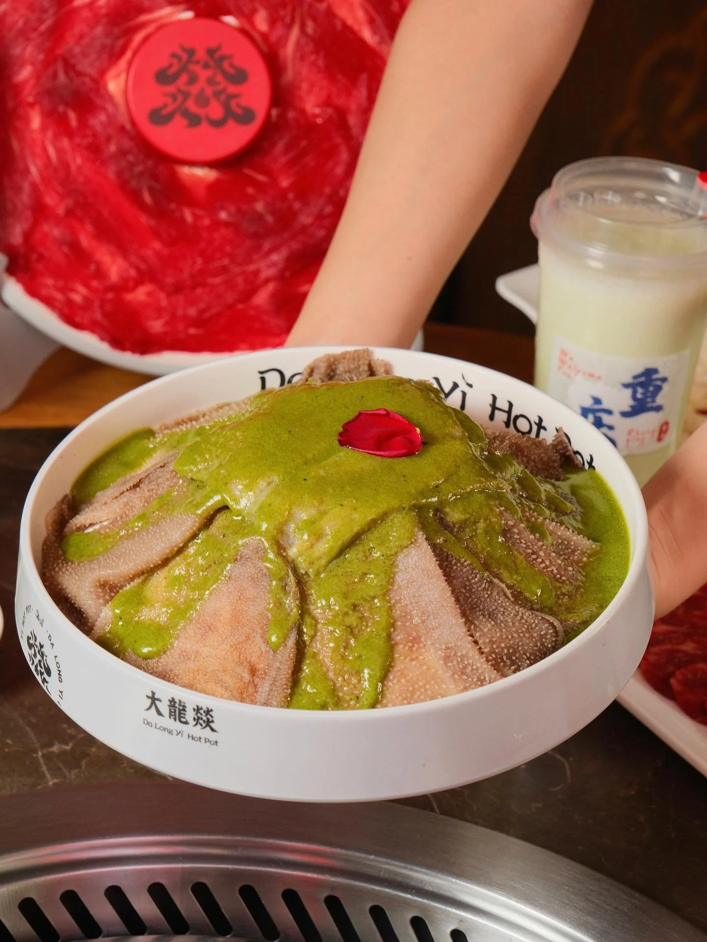 There&rsquo;s more than just meat at Dalongyi Hot Pot 🍲✨

Beyond the beef platters,
don&rsquo;t miss the classics &mdash;
crispy tripe, bouncy shrimp,
and golden fried mantou perfect for dipping. 😌

A hot pot table isn&rsquo;t complete without the 