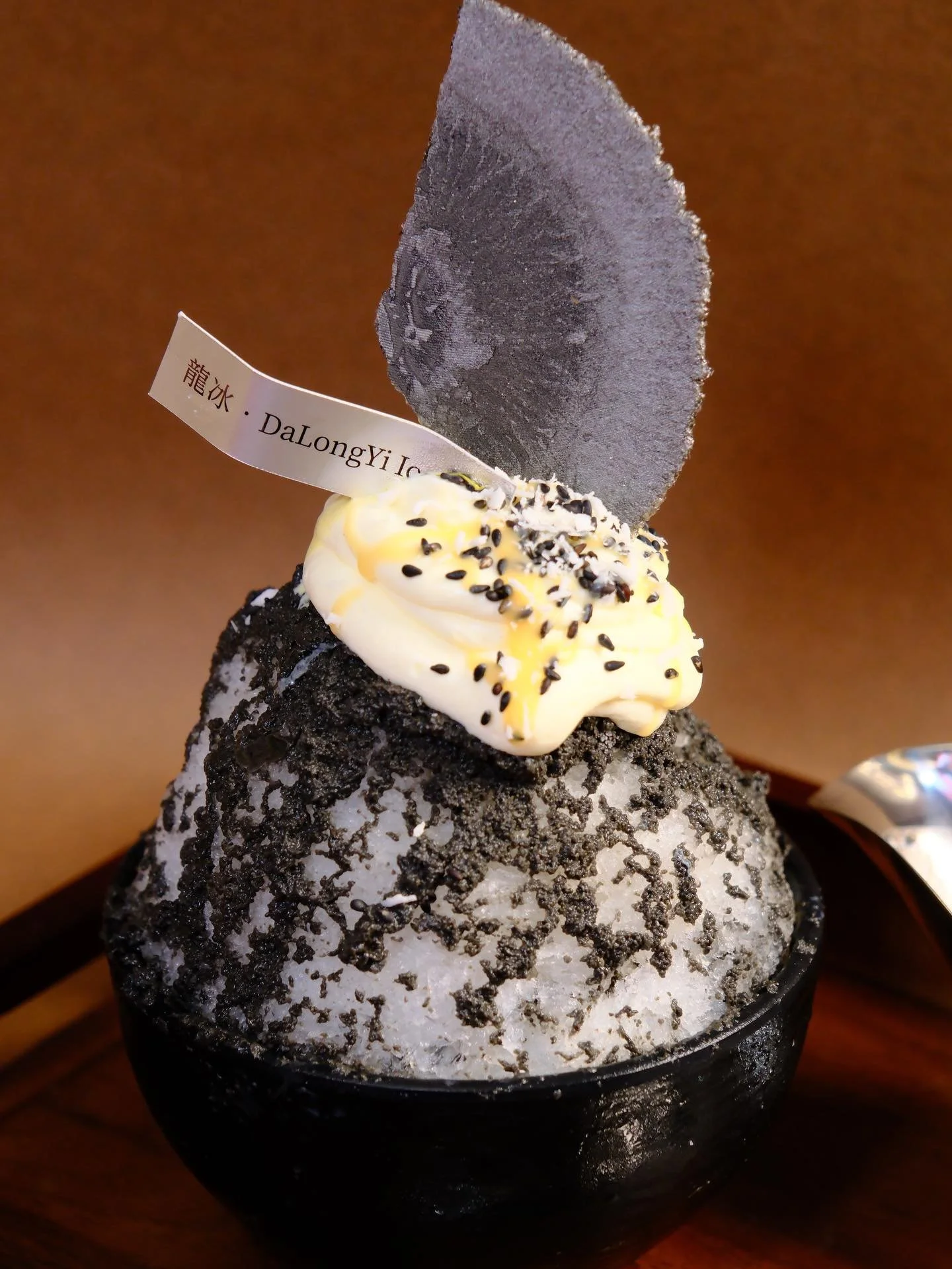 Summer is here, and Long Ice Bar is officially open 🍧☀️

Hot pot first, dessert after &mdash;
the perfect combo. 😌

Starting with our Black Sesame Shaved Ice,
packed with rich nutty flavour and a silky, refreshing finish.

After a bubbling hot pot 