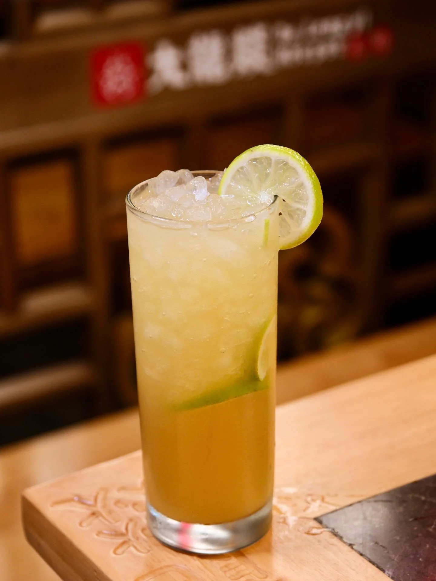 Handcrafted drinks for hot summer days ☀️🥤

At Dalongyi, our handcrafted drinks are made to pair perfectly with hot pot. ✨

Refreshing Lemon Tea 🍋,
creamy Rose Milk Ice 🌹,
fragrant Jasmine Matcha 🍵,
and plenty more to discover.

When the weather 