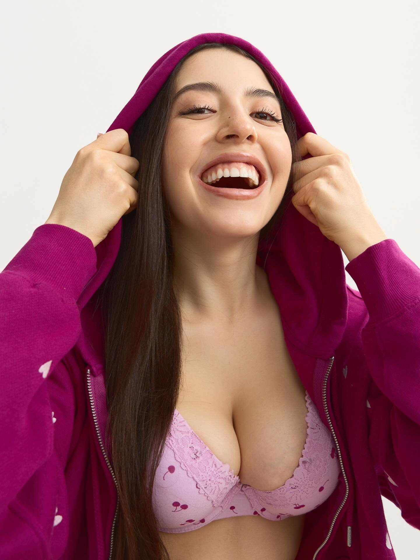 Valentina in Victoria&rsquo;s Secret Pink for Valentine&rsquo;s Day. That&rsquo;s a lot of Vs

@valentinaelharizi @vspink @victoriassecret @instagremma #vspink #victoriassecretphotographer #valentinesdayphotography #sfphotographer #bayareaphotostudio