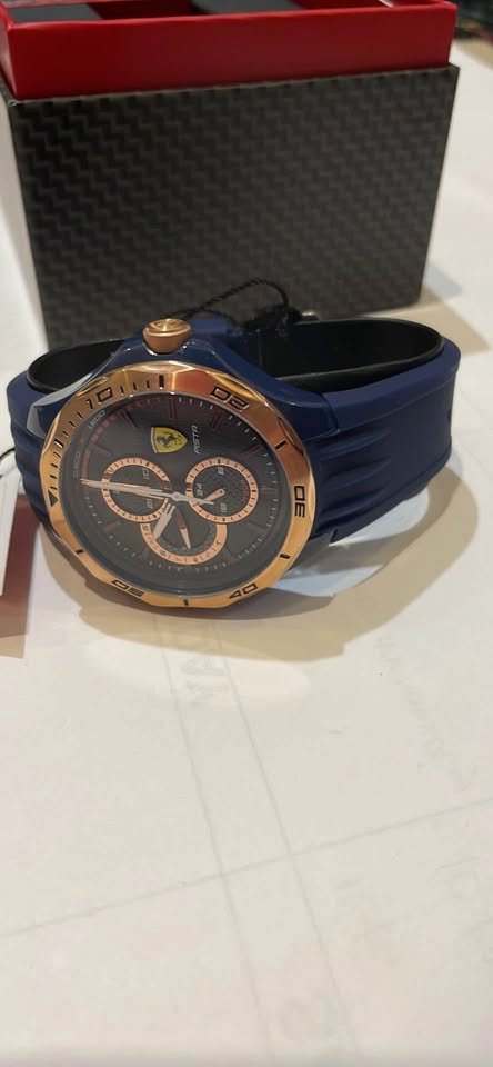 Watch Ferrari 44mm Scuderia Pista Silicone Watch 830724 as new condition