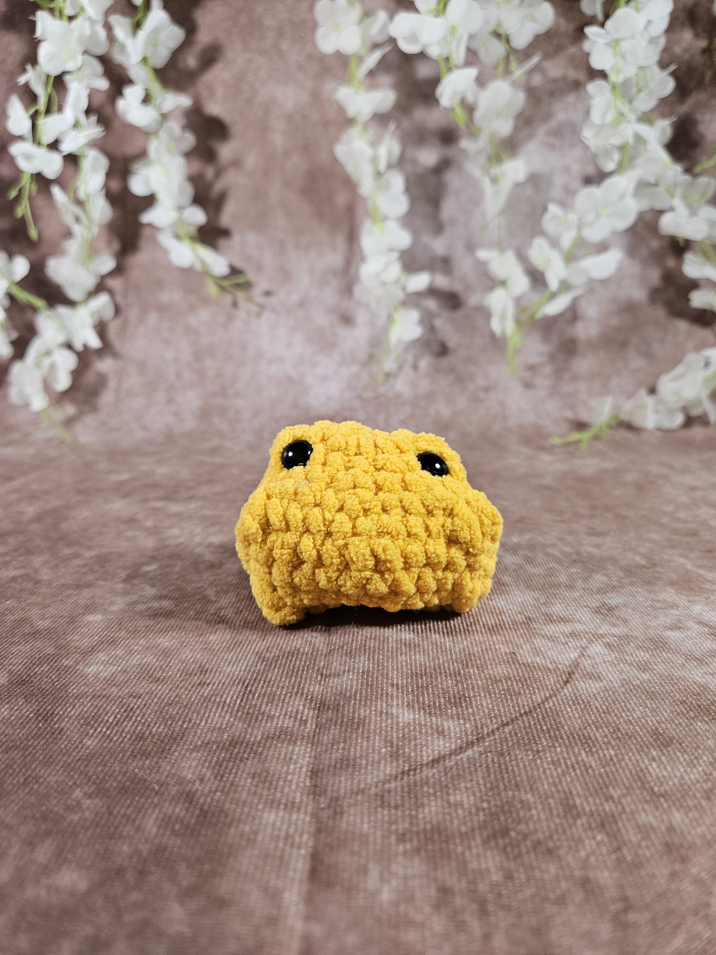 Small Yellow Frog with Buns