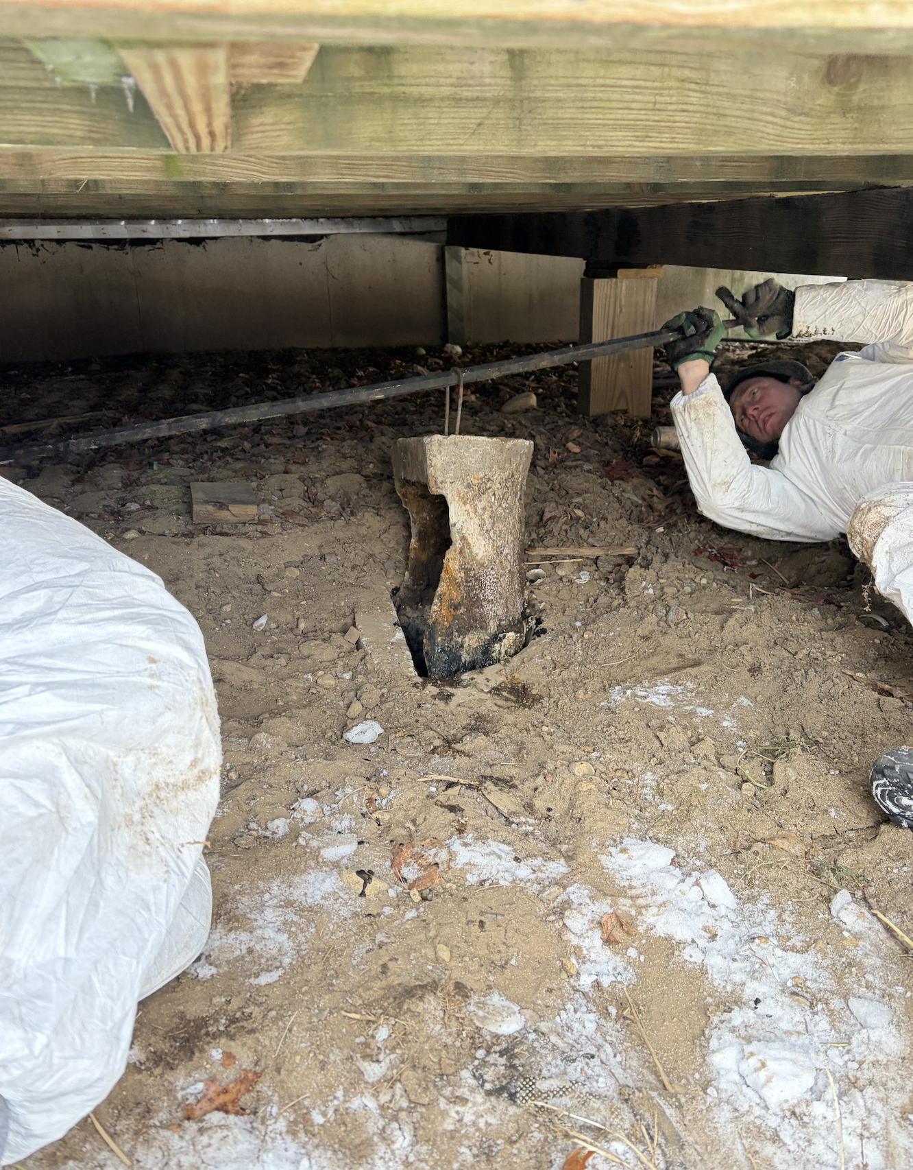 A deck on top of the septic tank didn't get in our way! We got the septic lid off anyway and pumped it!