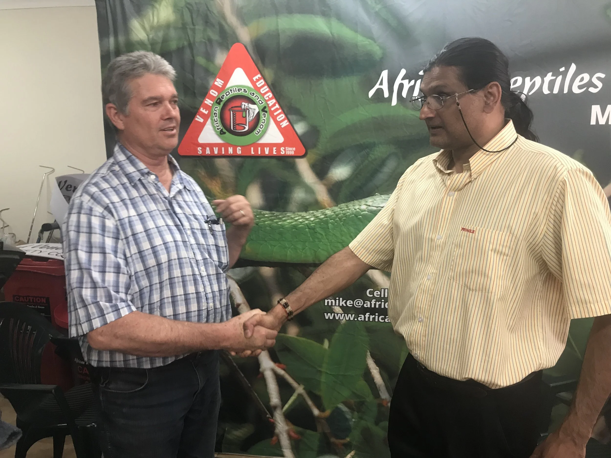 mike perry of “African reptiles and venom” and navin naidoo of “australian medical expeditions” agree to collaborate with teaching projects during 2019 relating to snakebite and reptile toxinology.