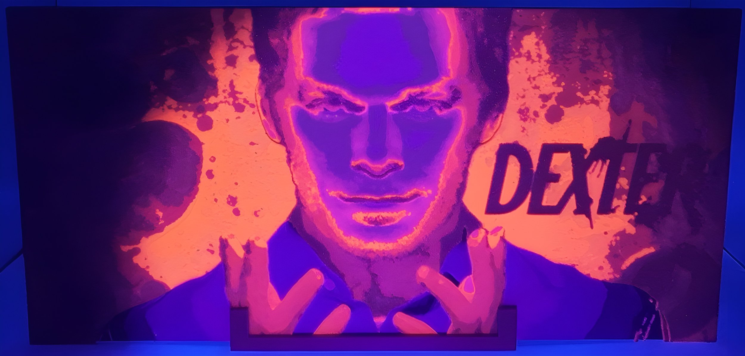 3D Print of the character Dexter. 

Glows when exposed to UV
(UV Lighting)