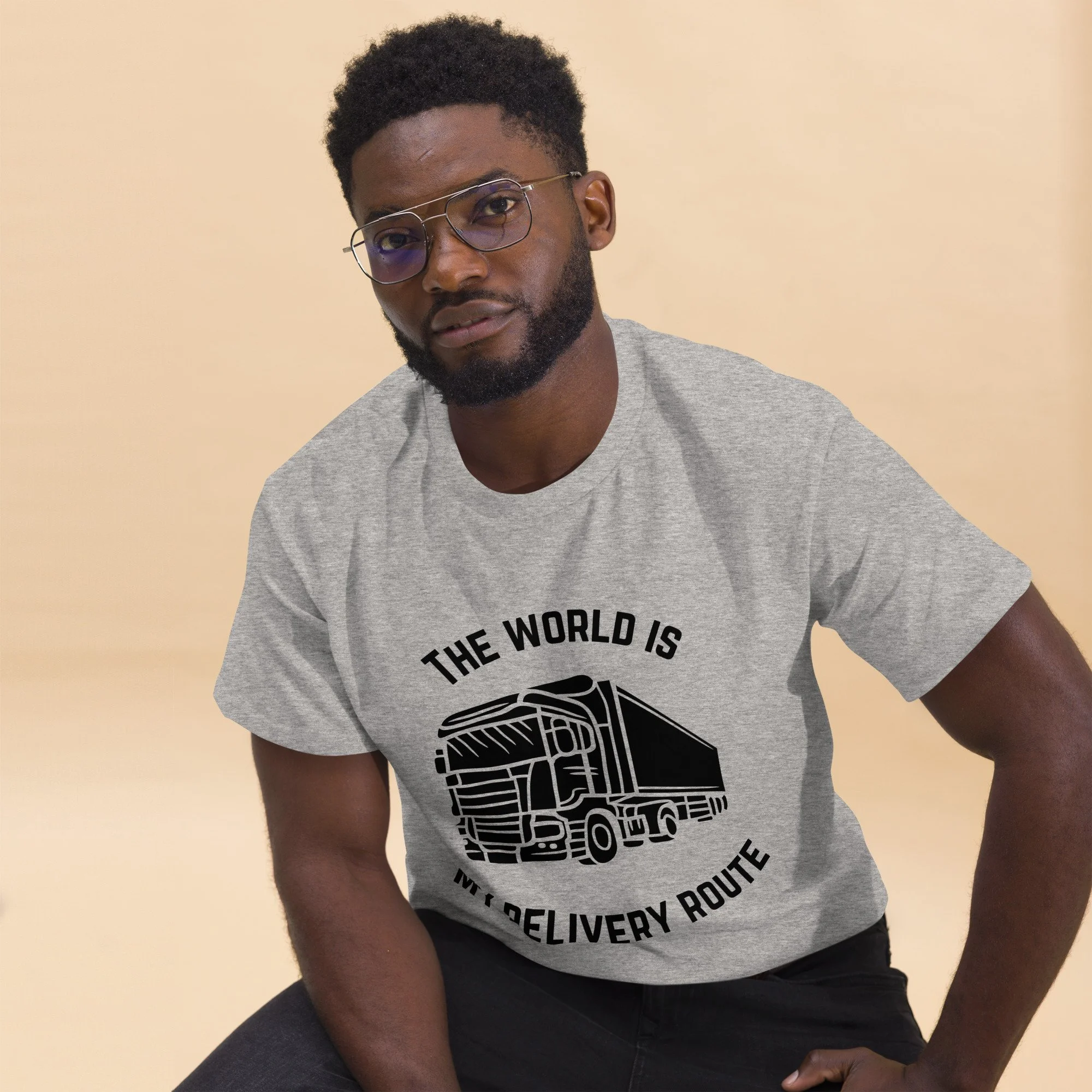 T-shirt Clássica Unissexo "The World is my delivery Route" | Corte Estruturado em Algodão