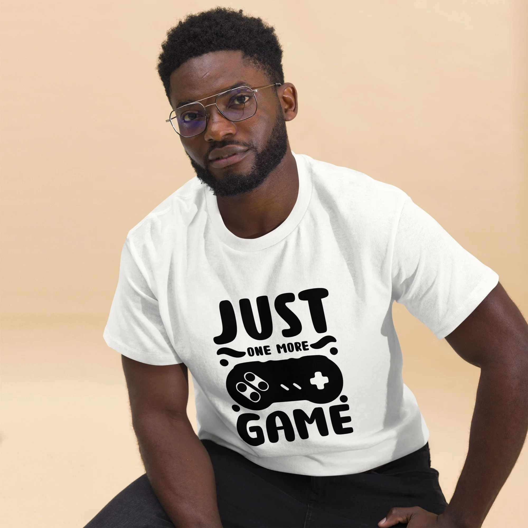 T-shirt Clássica Unissexo "JUST ONE MORE GAME" MT Gaming – Corte Estruturado e Estilo Urbano