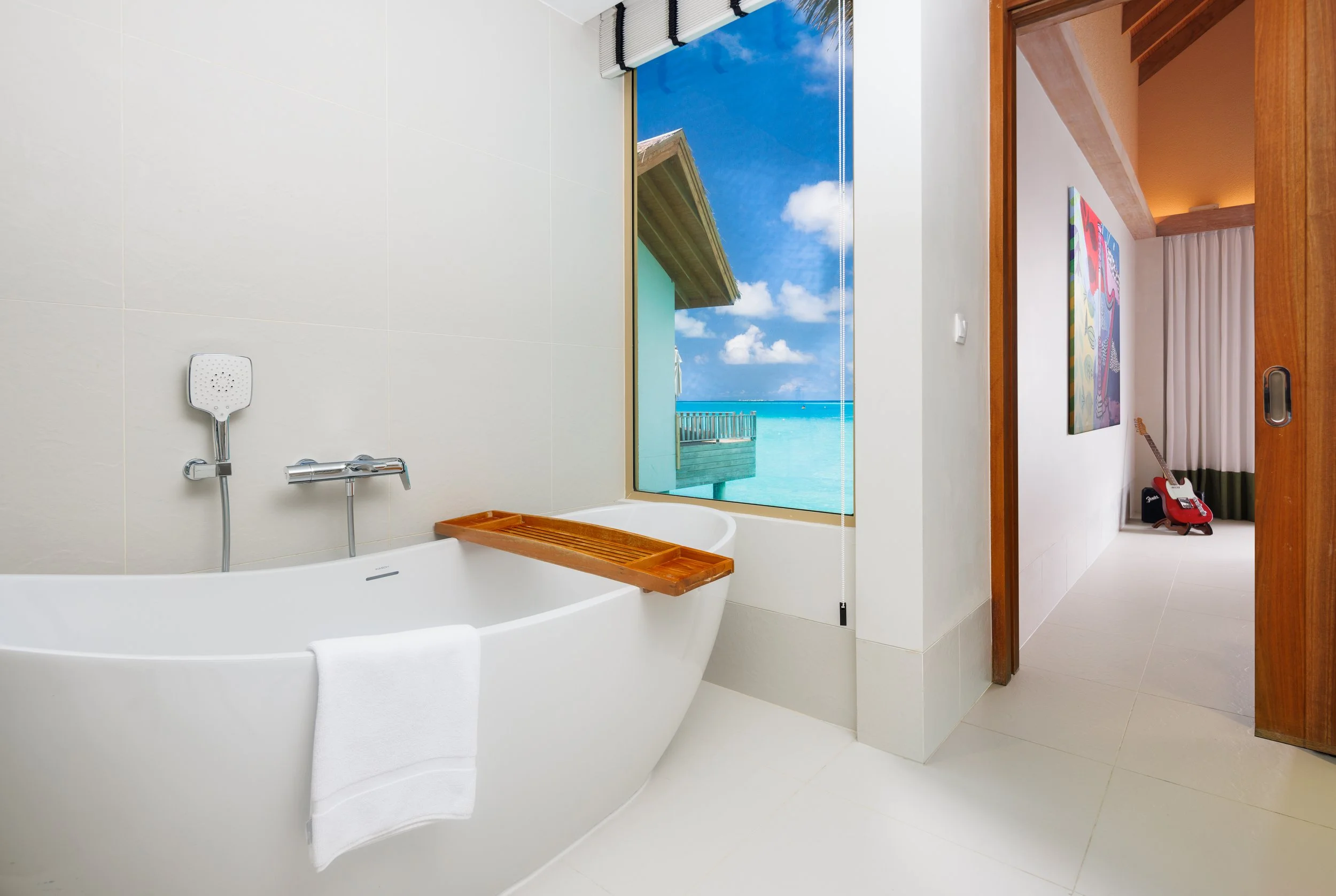 Hard Rock Hotel Maldives_Rock_Royalty_Master_Bath.jpg