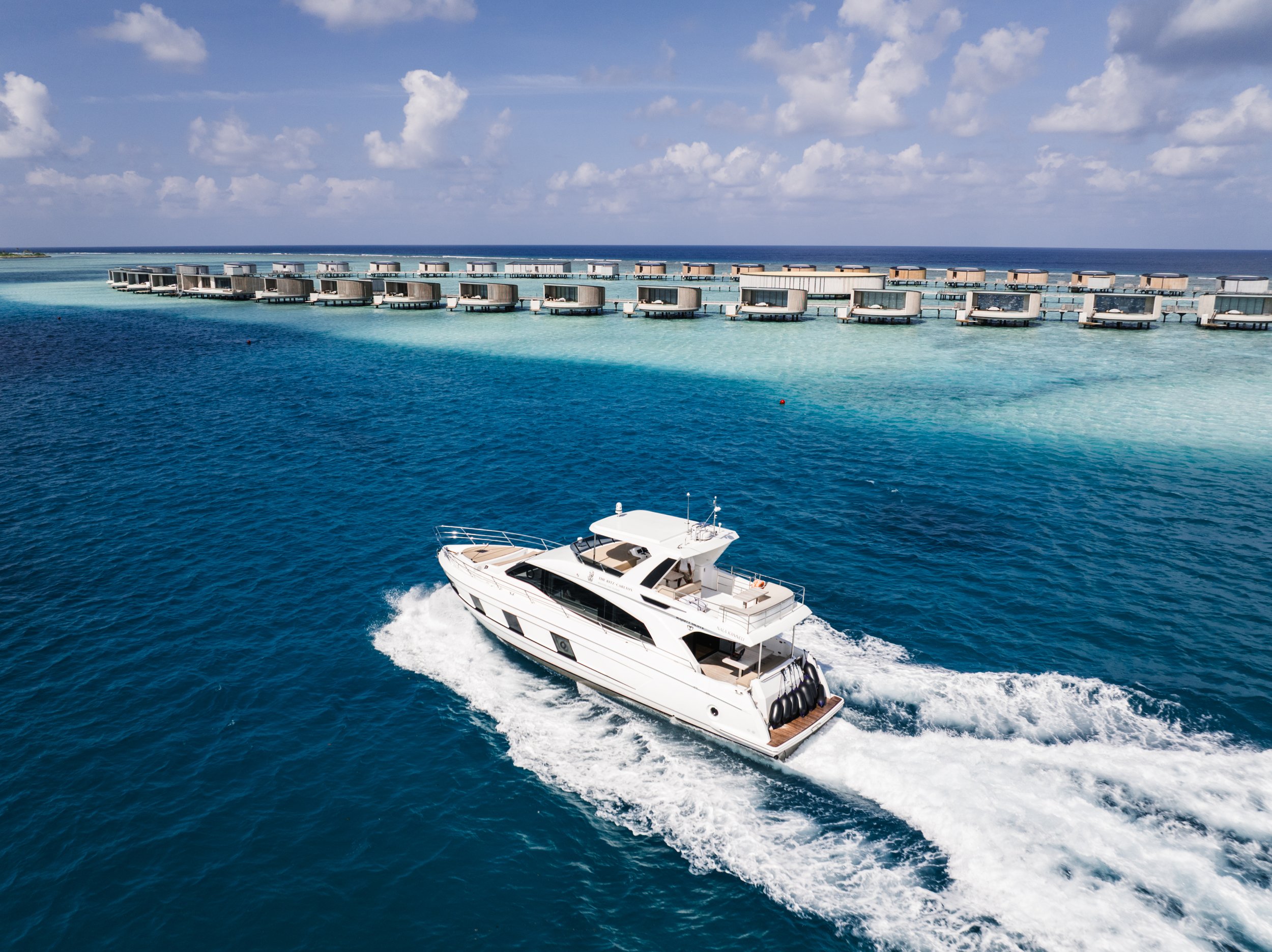 The Ritz-Carlton Maldives, Fari Islands - Luxury Yacht Areal (4).jpg