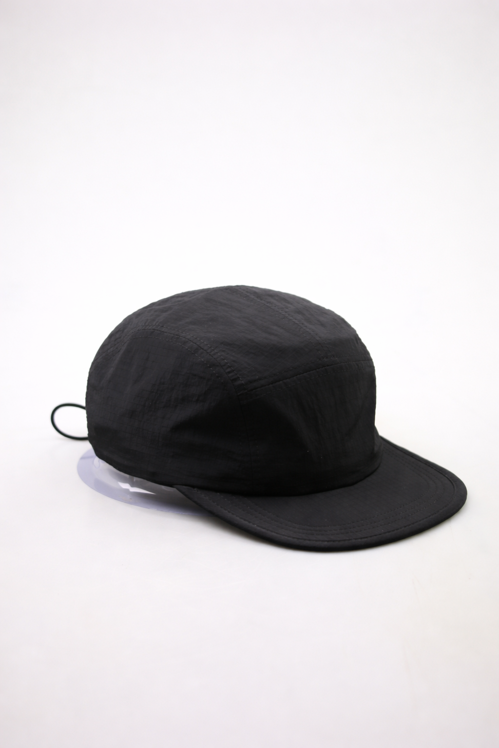 Casquette noire sur fond blanc.png