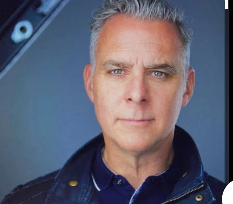 The Headshot Bar-Professional portraits with Richard Foister