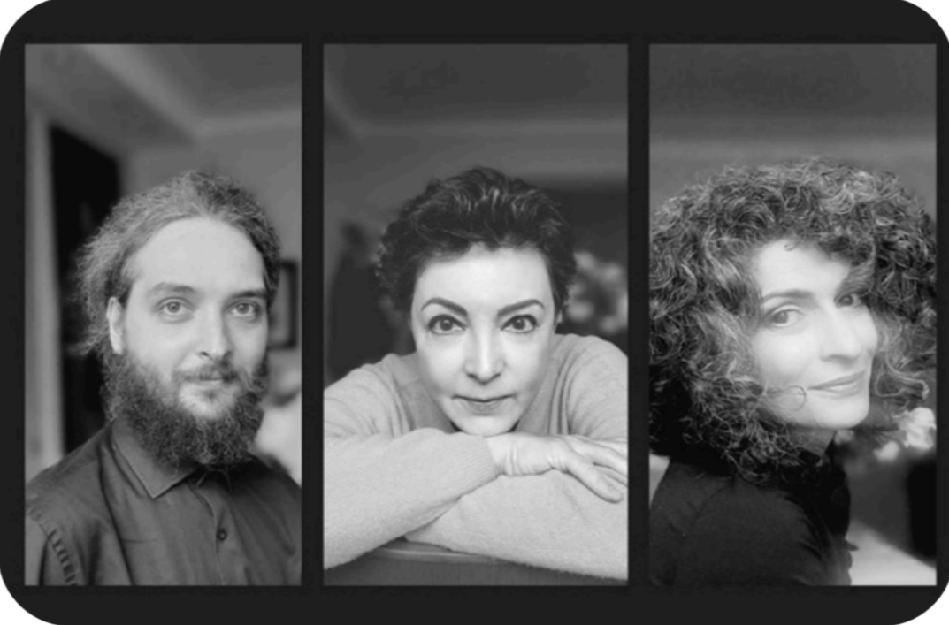 Trois portraits en noir et blanc de personnes avec des cheveux bouclés ou frisés, portant des vêtements décontractés, dans des environnements intérieurs.