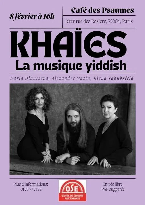 Affiche en violet pour un concert de la musique yiddish intitulé "KHAIES" au Café des Psaumes, Paris, le 8 février à 16h, avec une photo de trois personnes, et un logo rouge et blanc pour L'OSE.