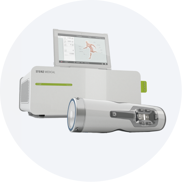 Medizinische Diagnosegeräte, ein Scanner mit einem Display, das einen menschlichen Körper in 3D zeigt, und ein Handgerät.