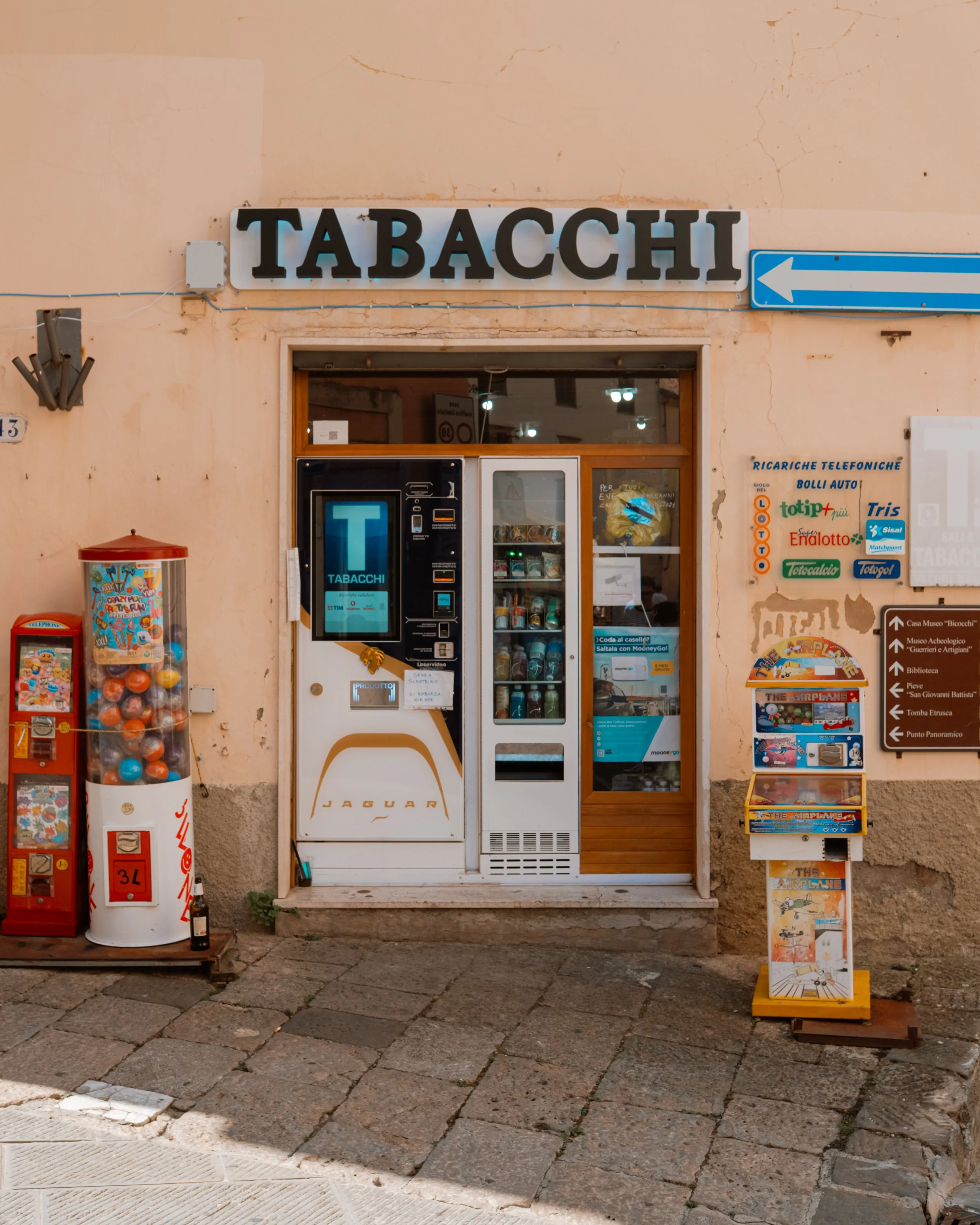 Pomarance store.jpg