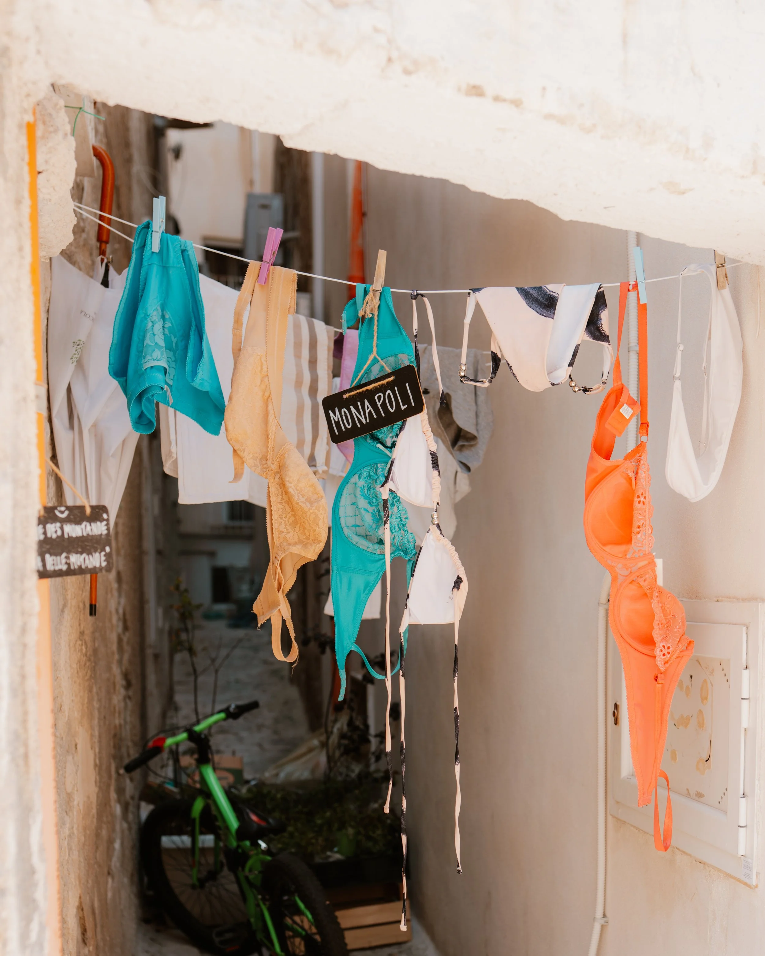 Puglia street clothes.jpg