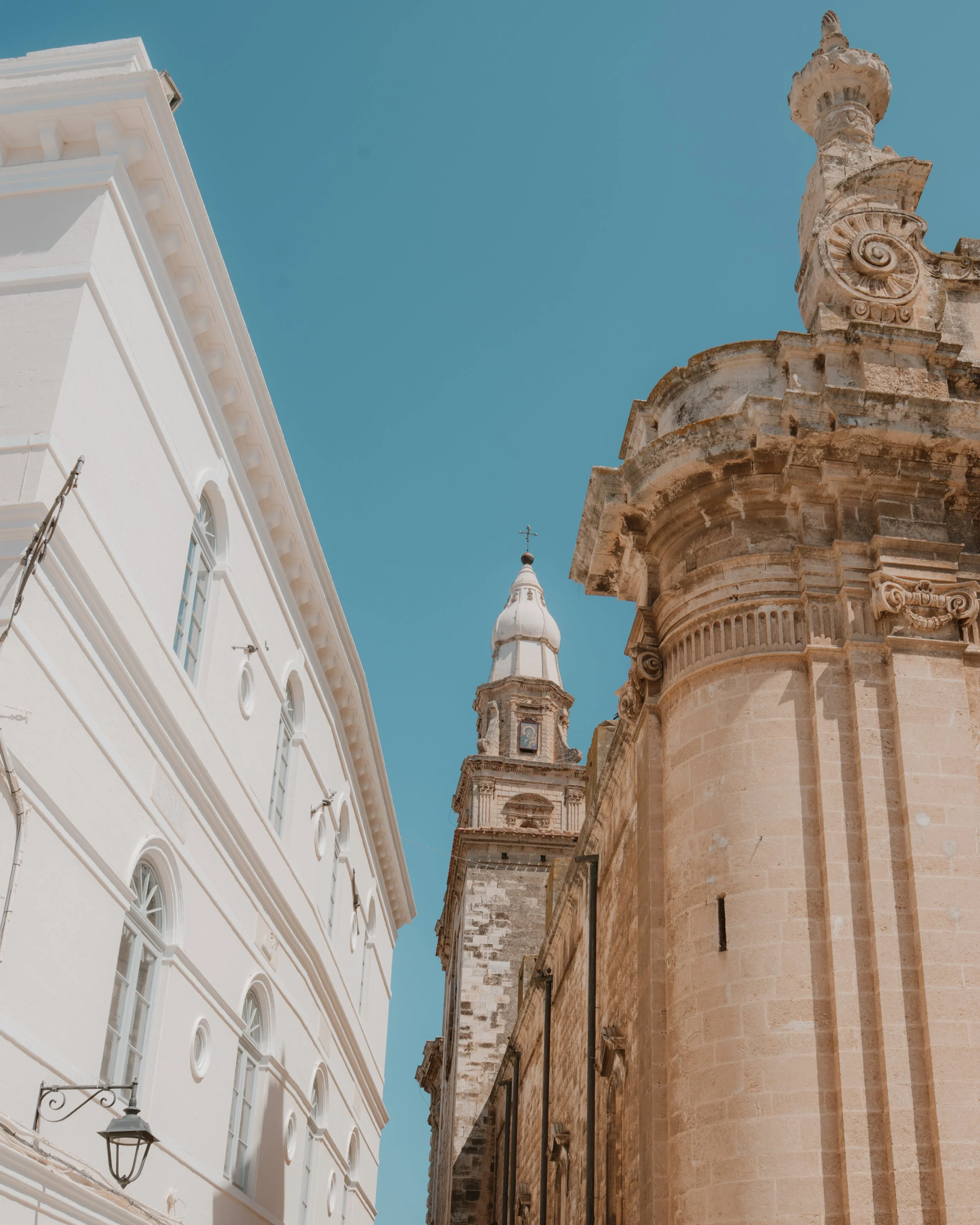 Puglia colourfull street.jpg