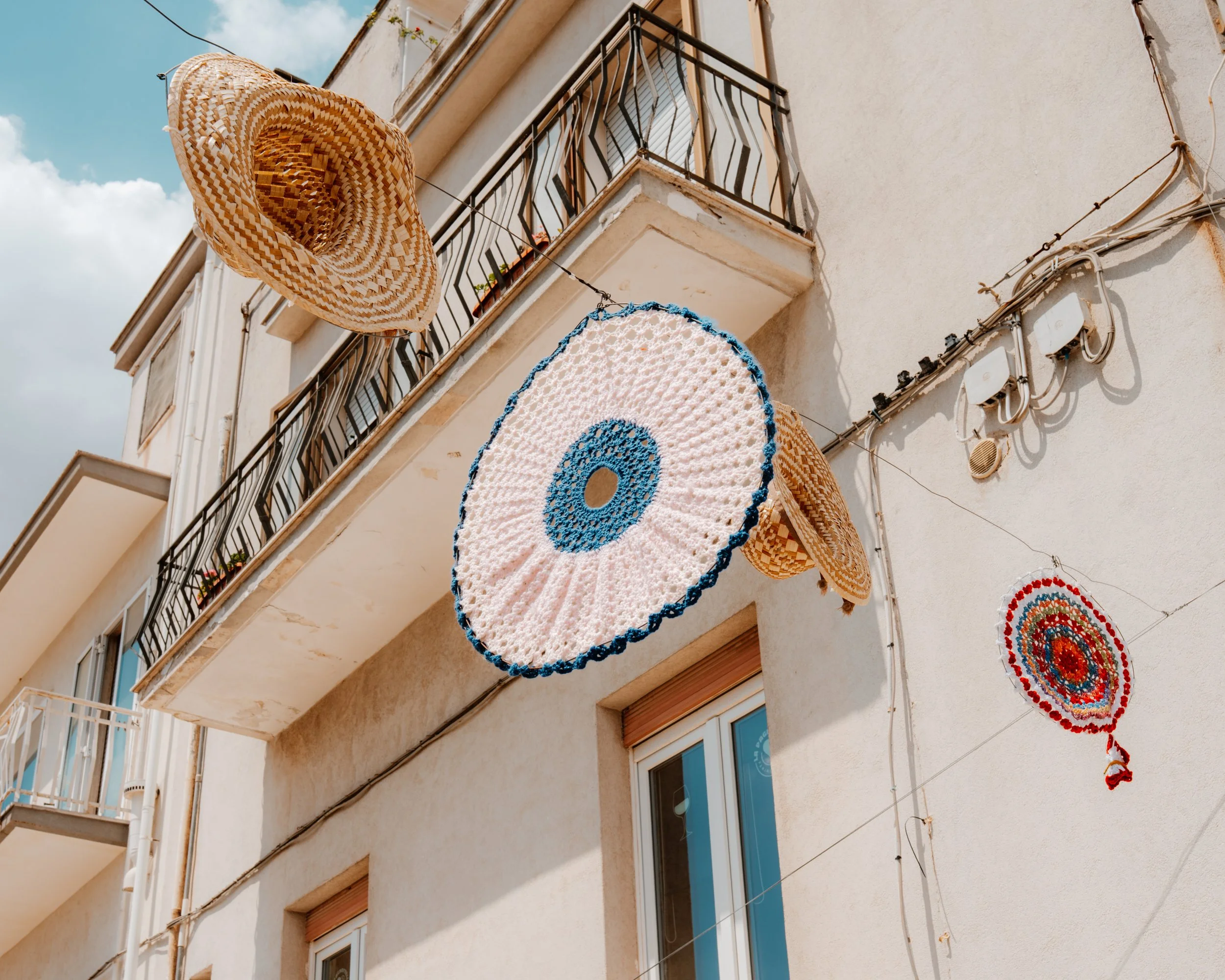Alberobello narrow street.jpg