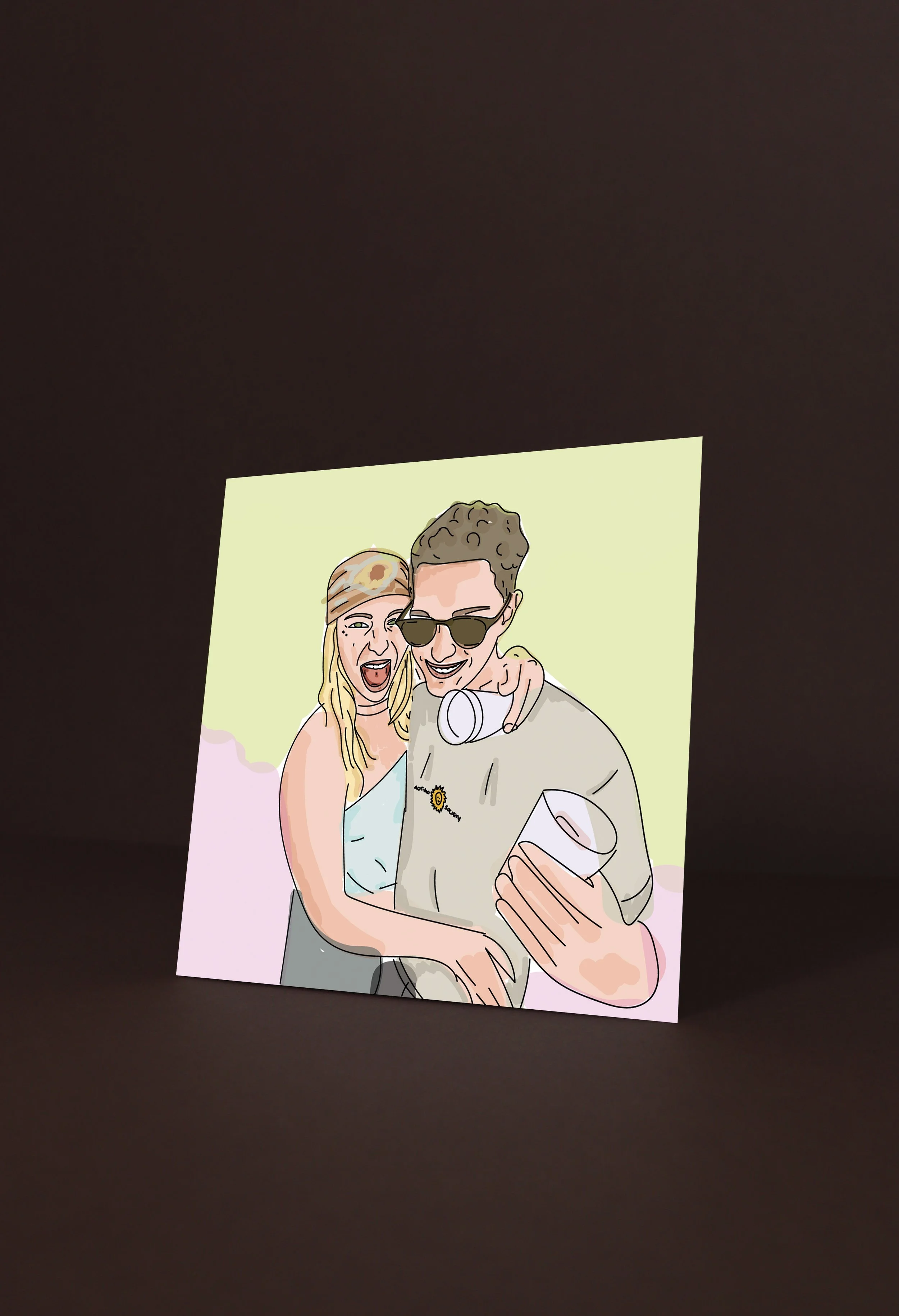 Cartoon afbeelding van een lachend stel die samen poseren, met de man die een drankje vasthoudt en een vrouw die naast hem staat met een grote glimlach.