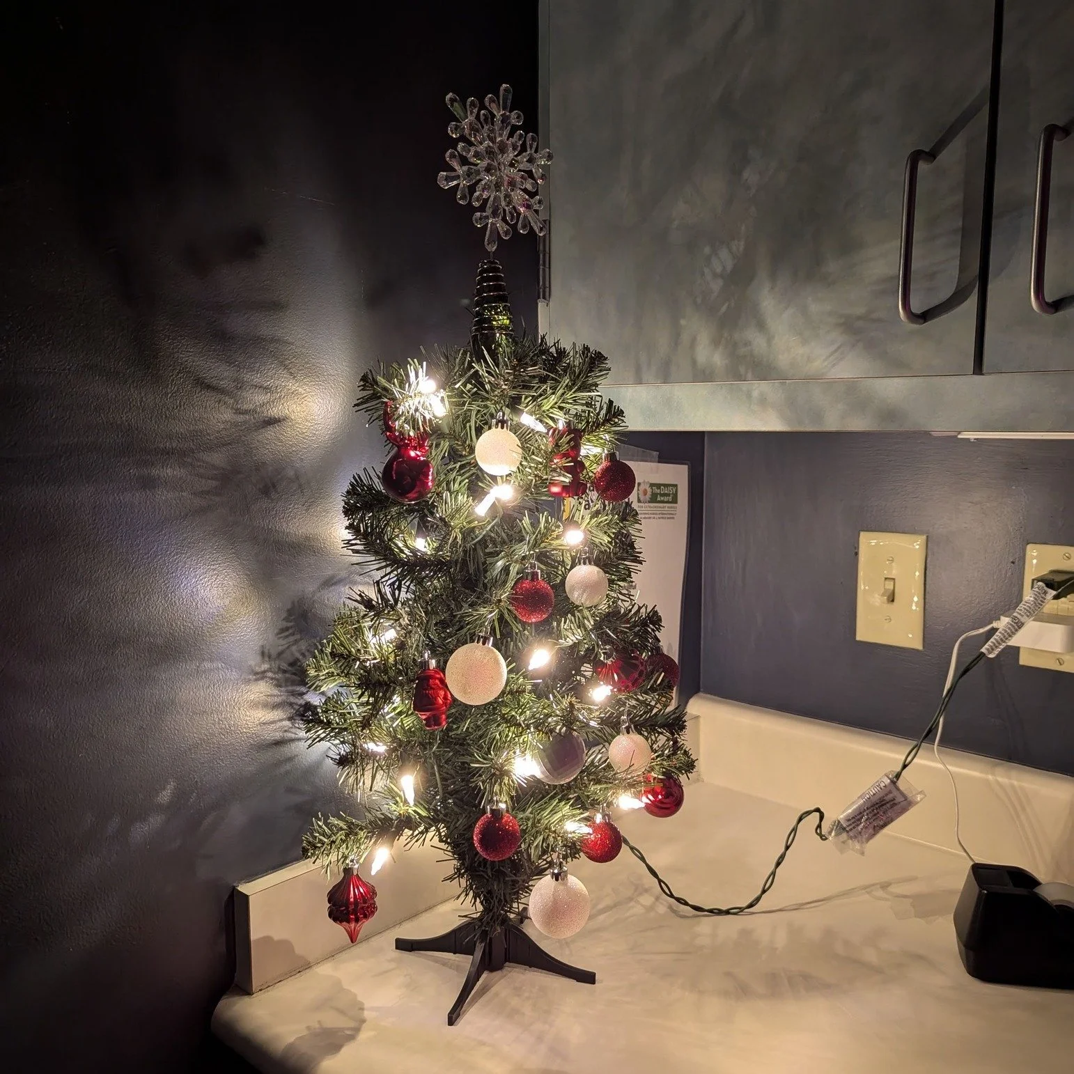 ❤️ May this season bring peace to your hearts, love to your home and the soft hope that makes this time of year so beautiful.

From our family to yours,
UP Family Doula🎄

#happyholidays #yooperdoula #christmasseason #happybirthdayjesus❤️