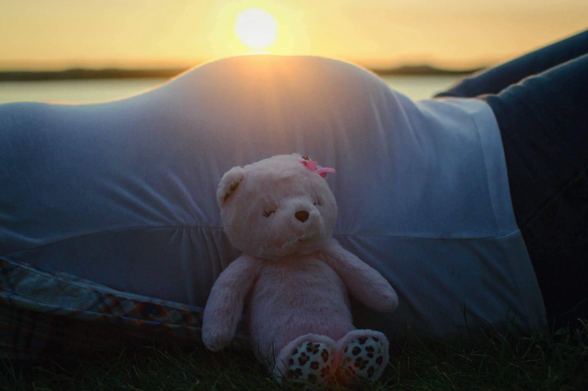 Have you ever wondered what your doula is doing during the quiet moments of labor?

When the room is dim and still.
When contractions slow and everyone is resting.
When there&rsquo;s nothing to do except be present.

In those moments, we&rsquo;re wat