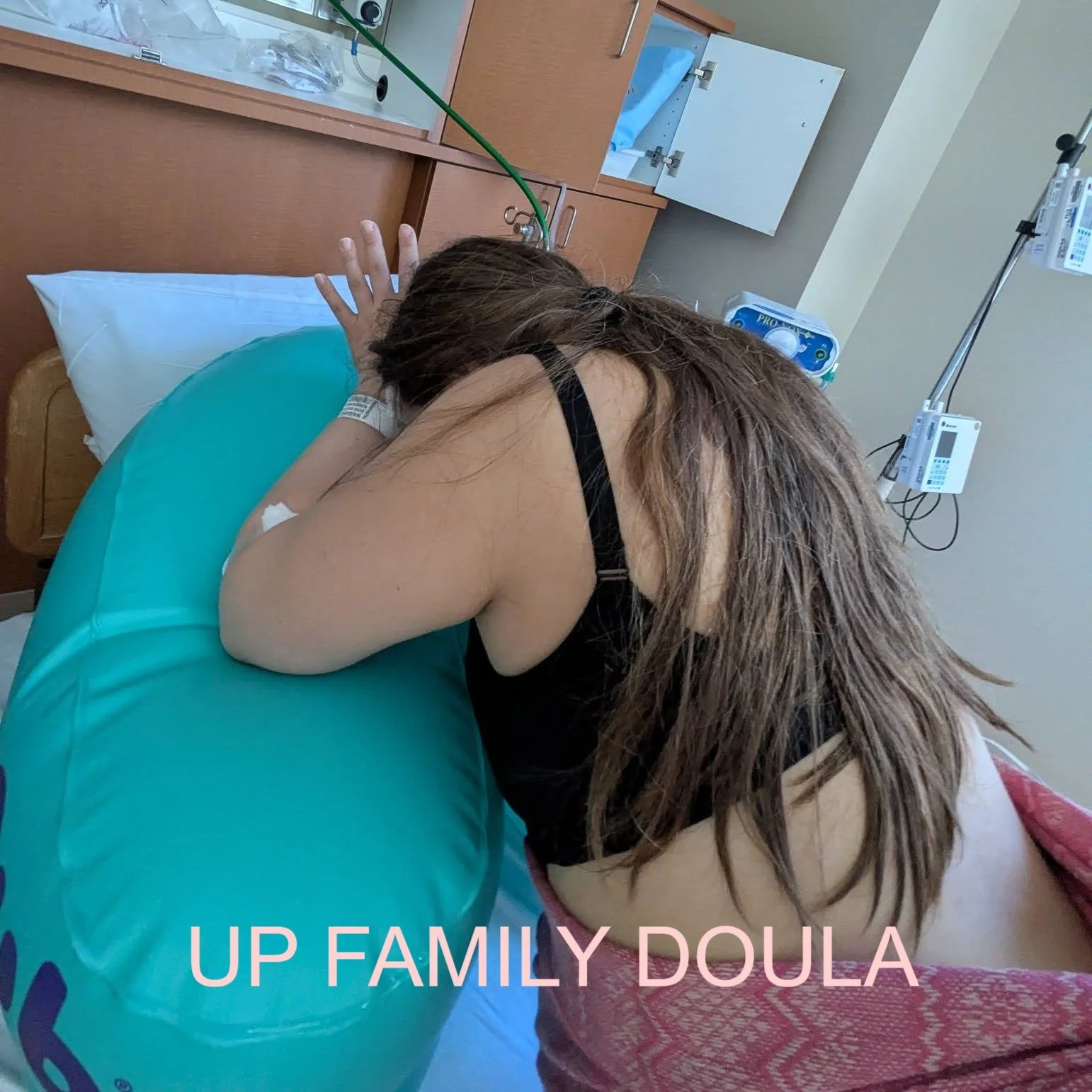 THE POWER OF PRAYER! 

I've had the honor of sitting with mamas as they pause between contractions to pray. Those moments always stay with me and bring a smile to heart when I think about it! 🥰 

Childbirth can come with some pretty intense moments,