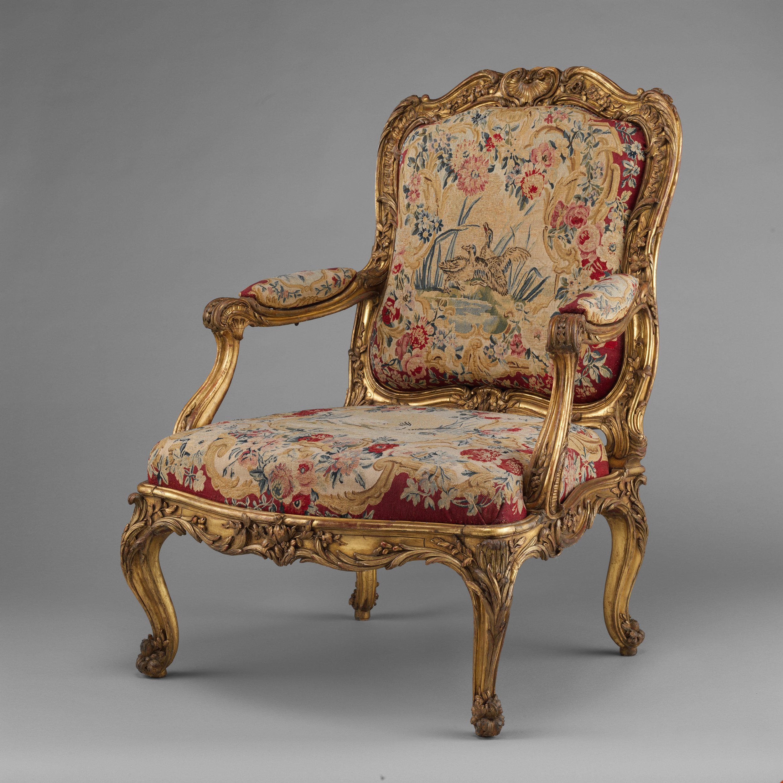 Louis XV chair, Metropolitan Museum of Art – example of curvilinear Rococo design.